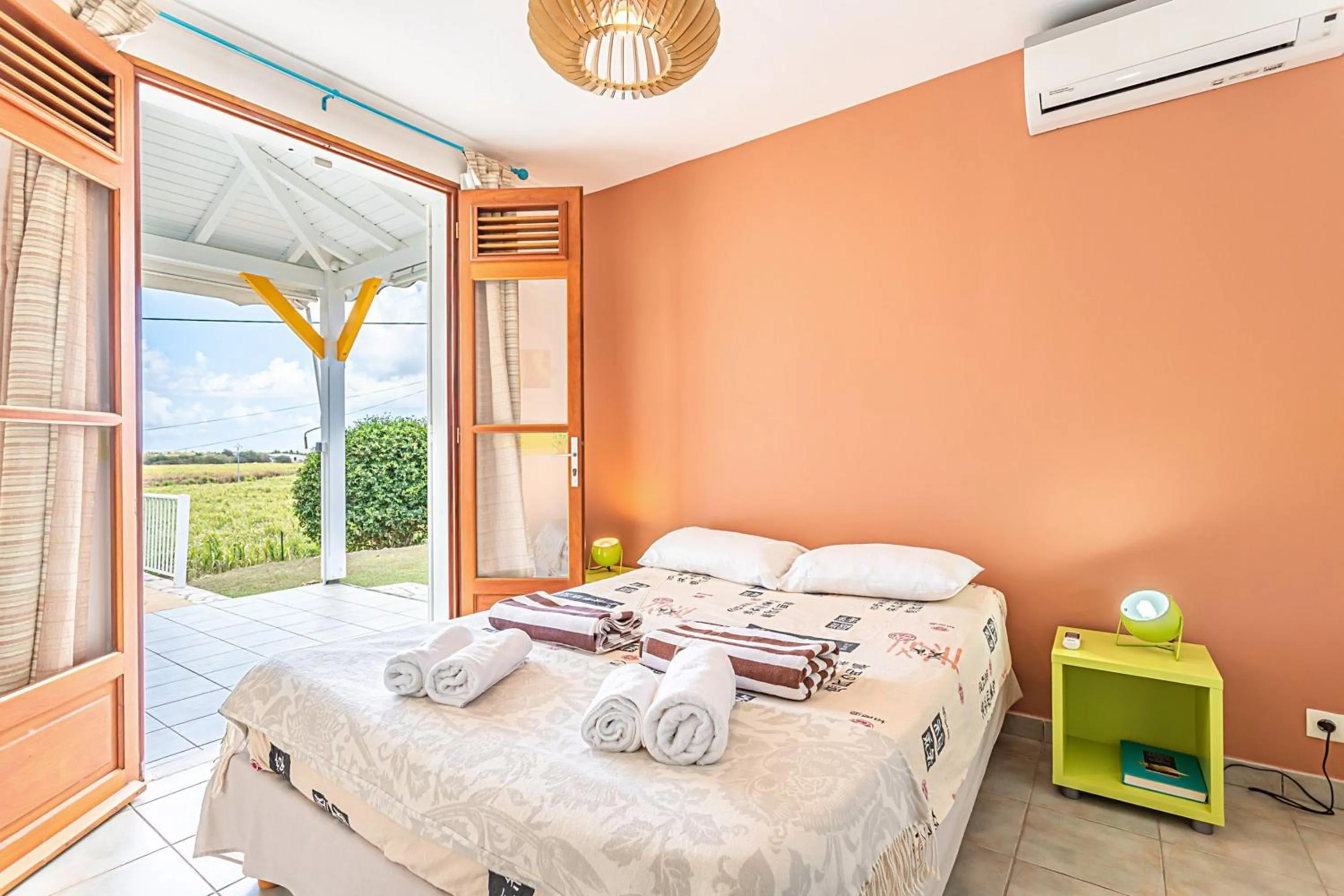 Photo of the whole room, Bed in Villa spacieuse à Saint-François avec piscine privée
