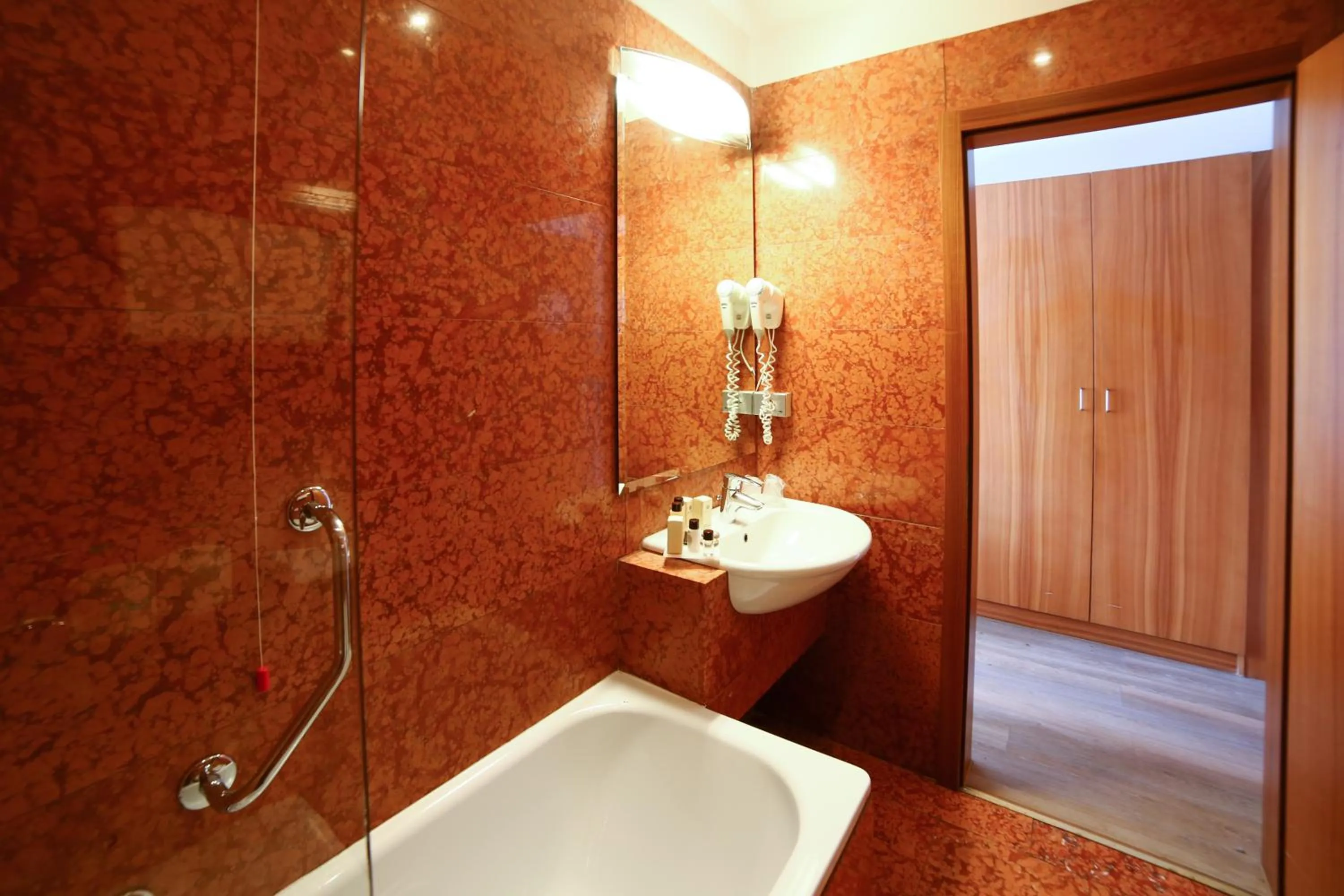 Bathroom in Hotel Europa - Skypool & Panorama