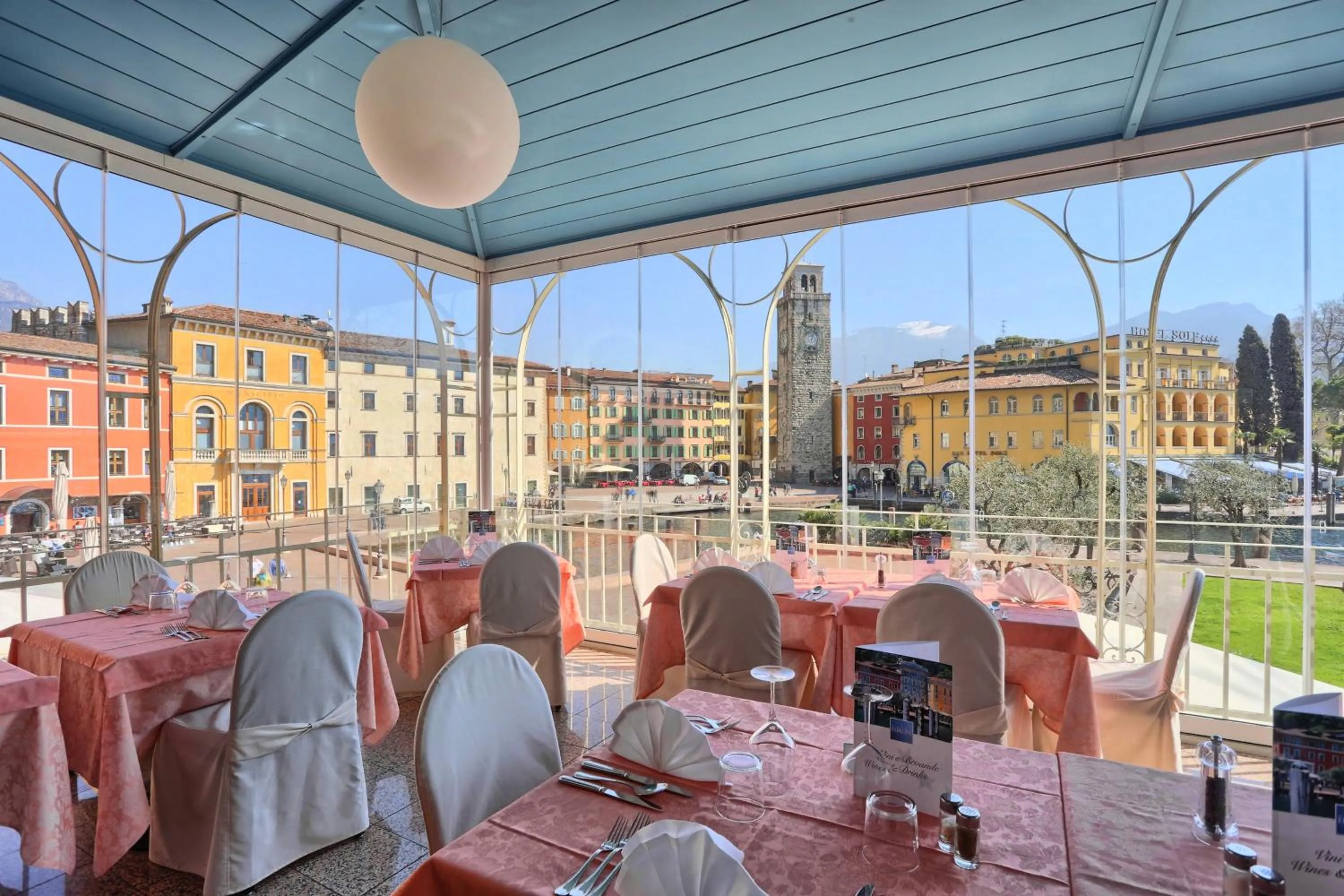 Restaurant/places to eat in Hotel Europa - Skypool & Panorama