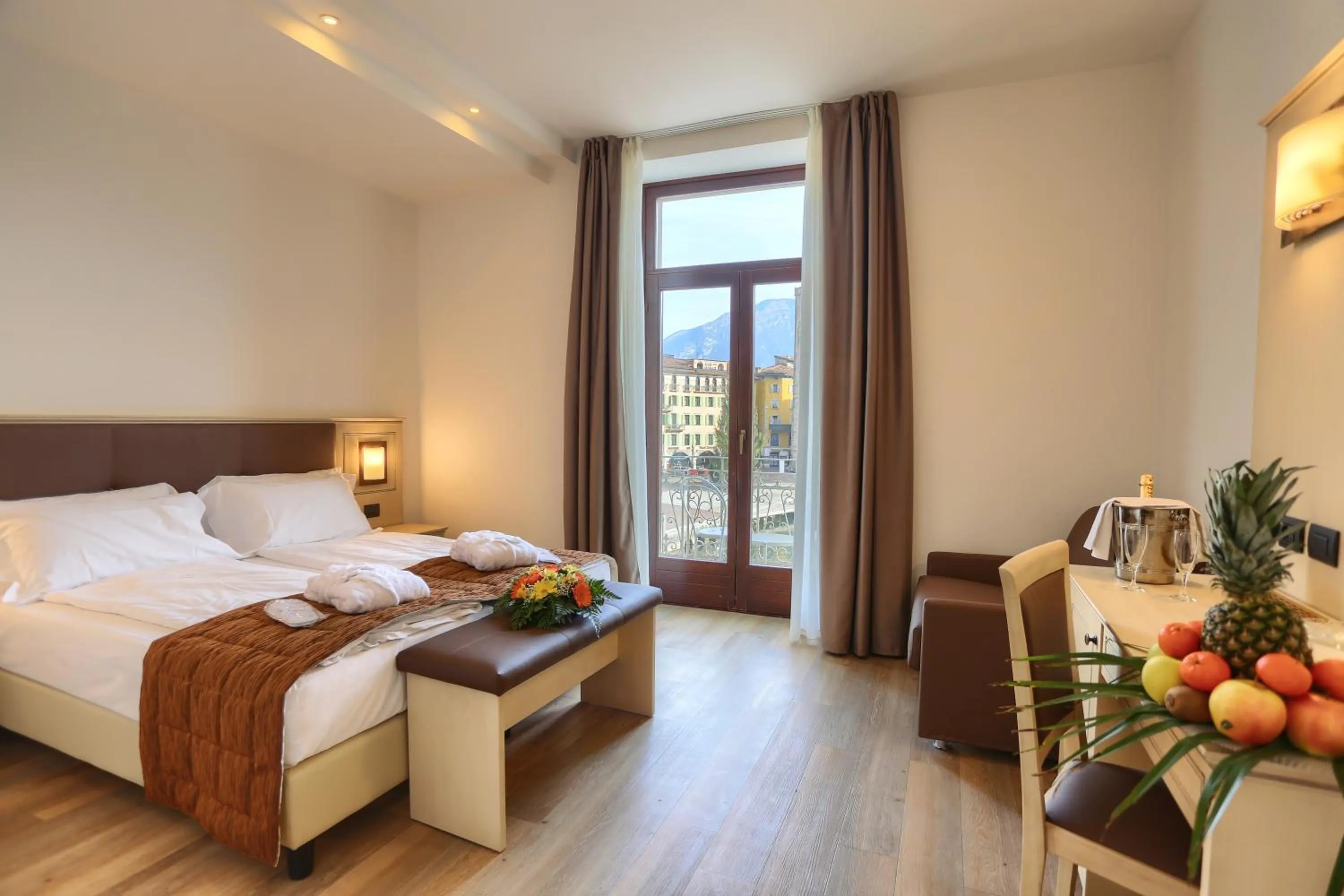 Photo of the whole room, Bed in Hotel Europa - Skypool & Panorama