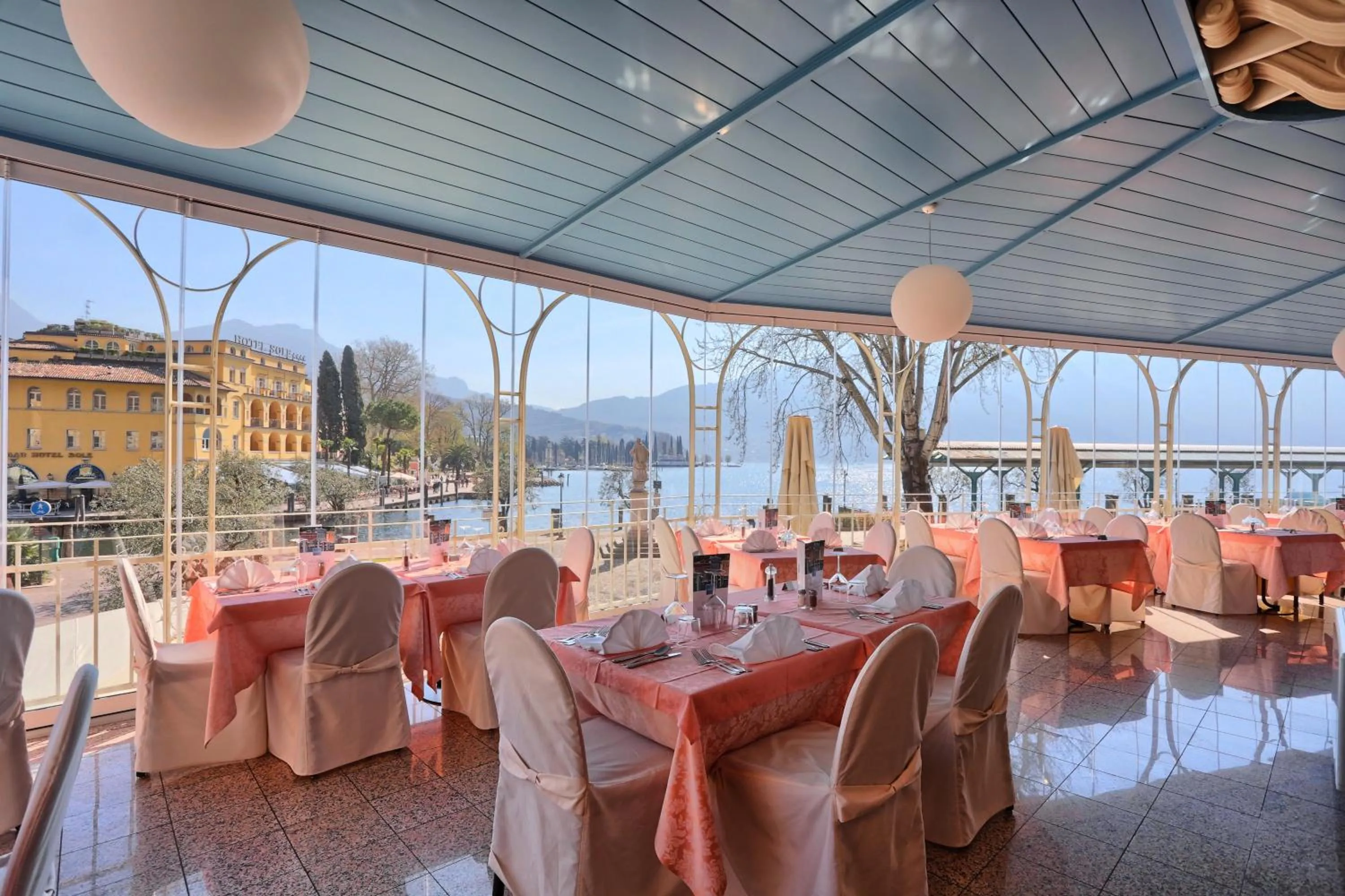 Restaurant/places to eat in Hotel Europa - Skypool & Panorama