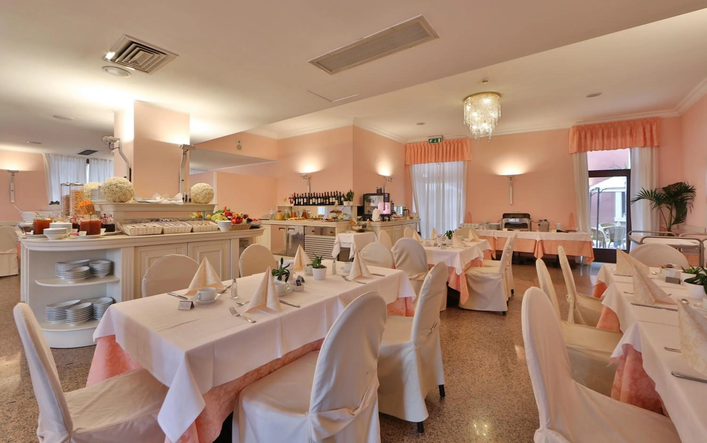 Restaurant/places to eat in Hotel Europa - Skypool & Panorama