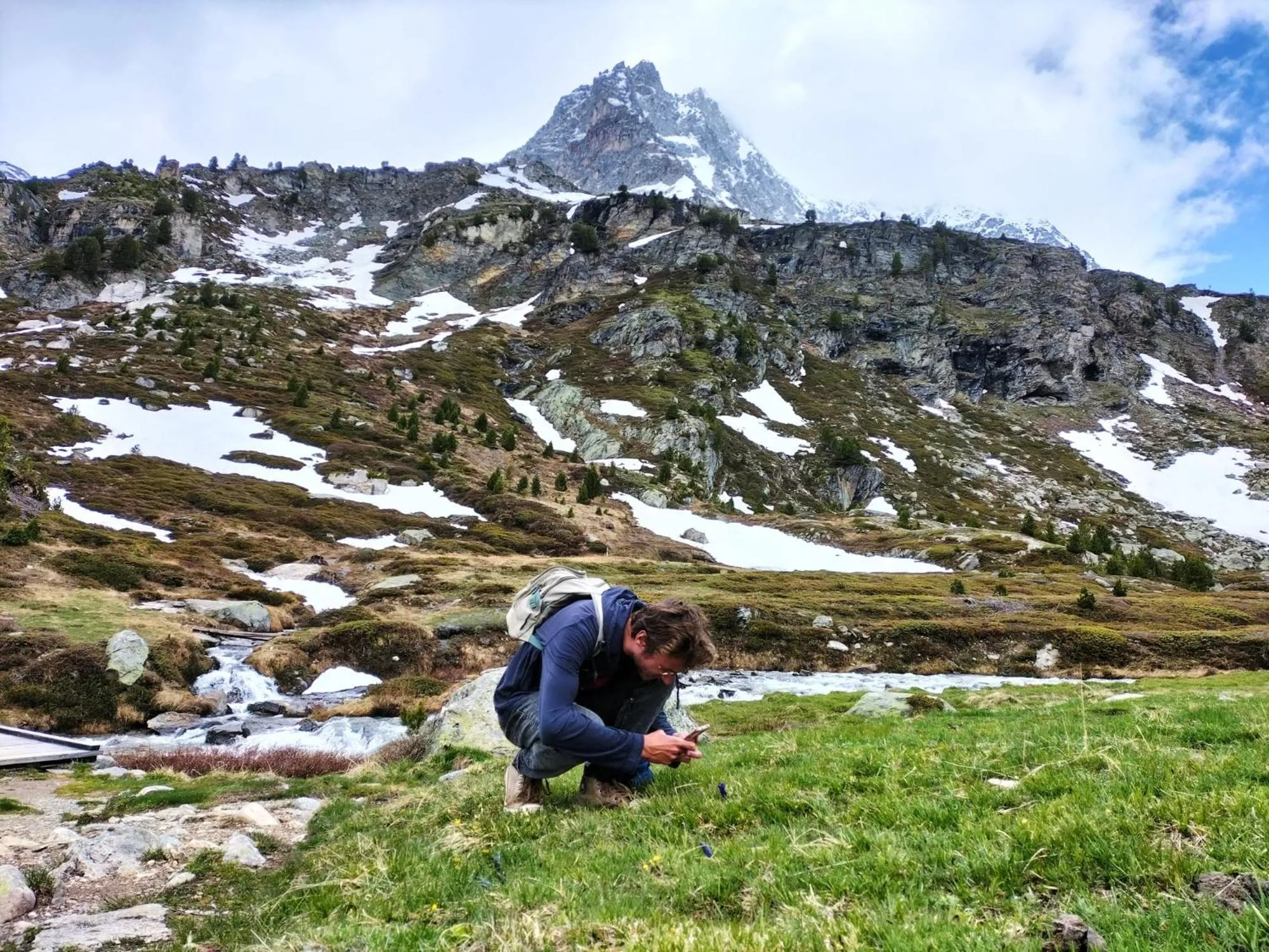 Hiking in Village de vacances Fleurs et Neige