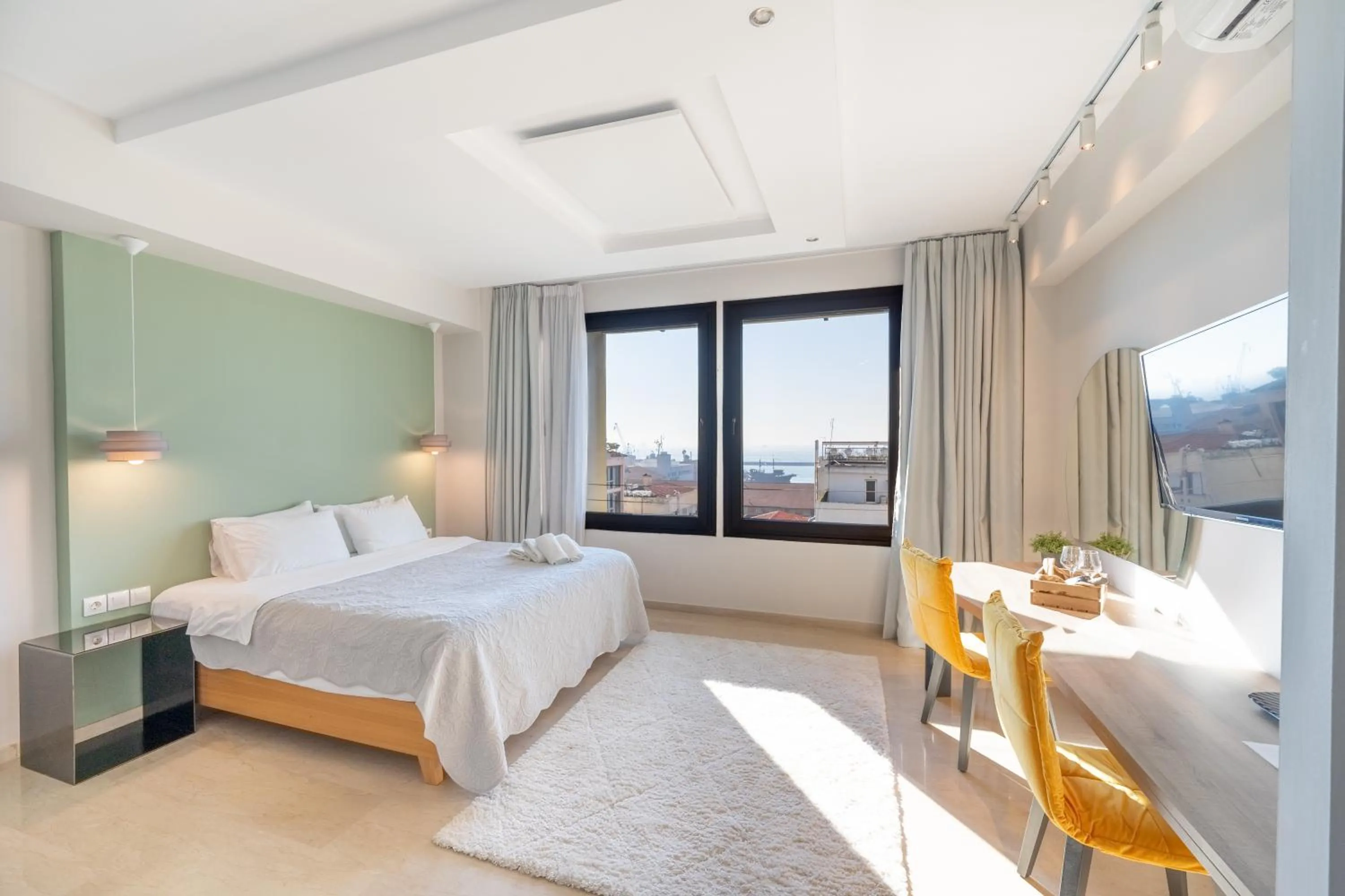 Bed in Sea & the City