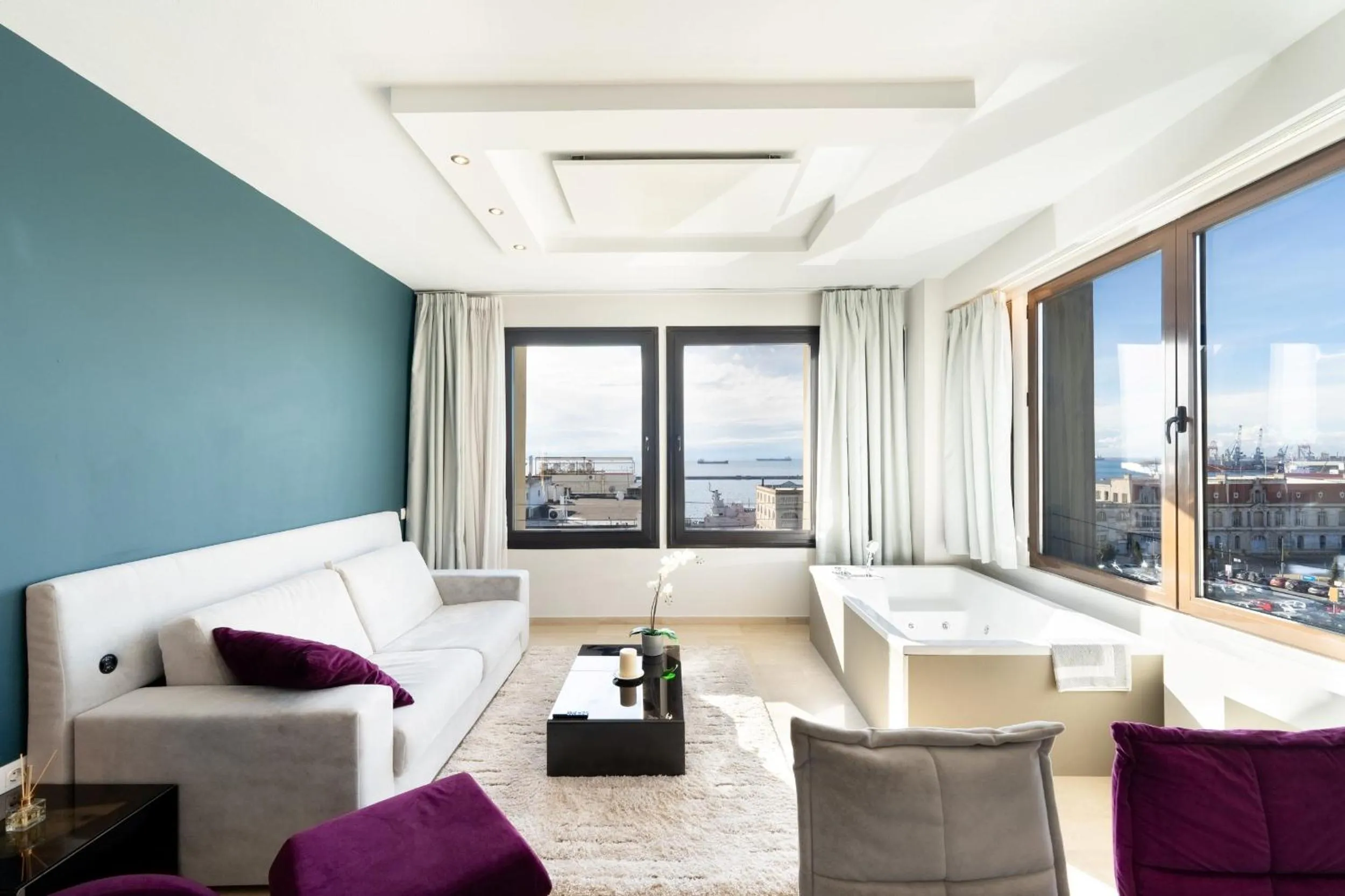 Hot Tub in Sea & the City