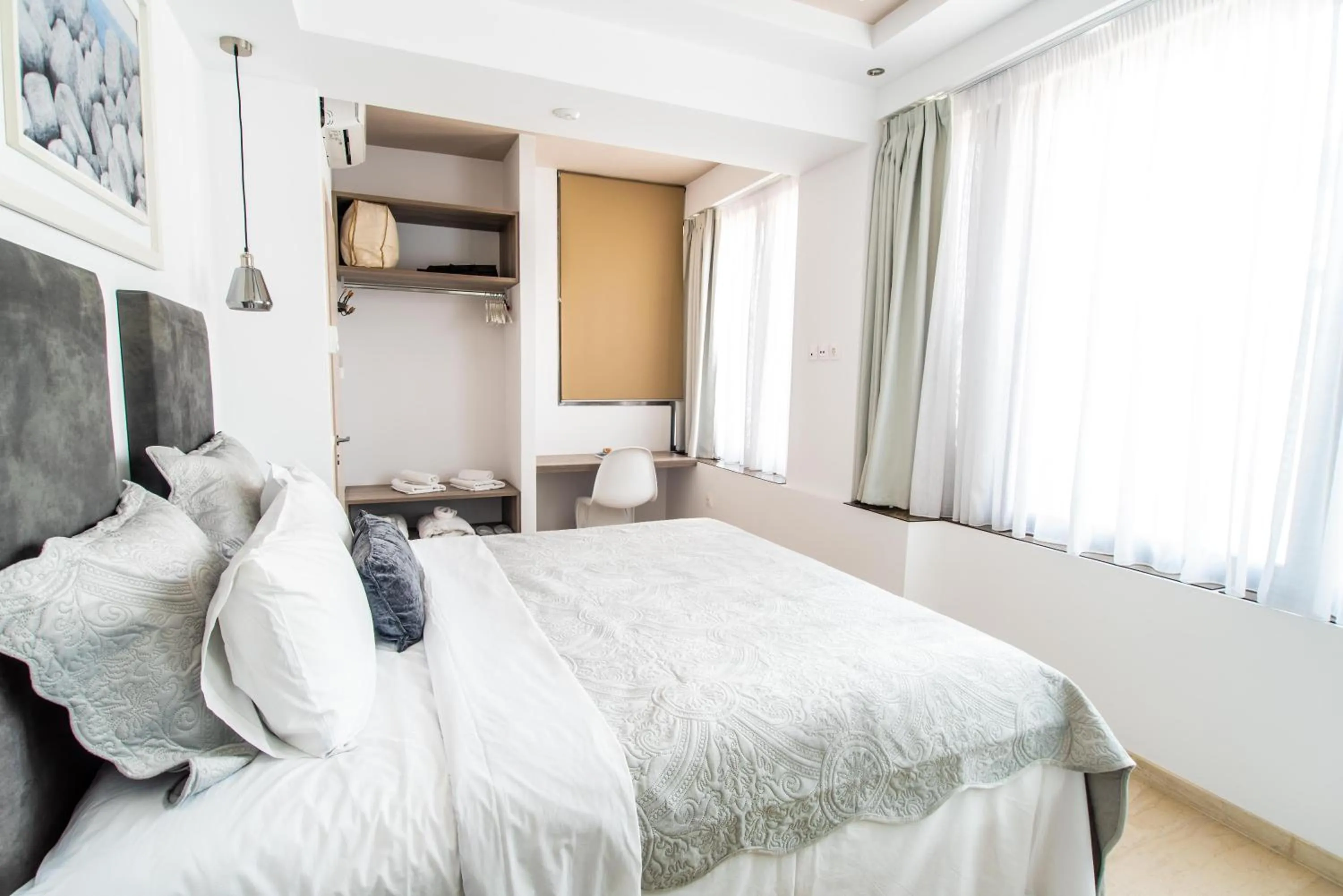 Bedroom, Bed in Sea & the City