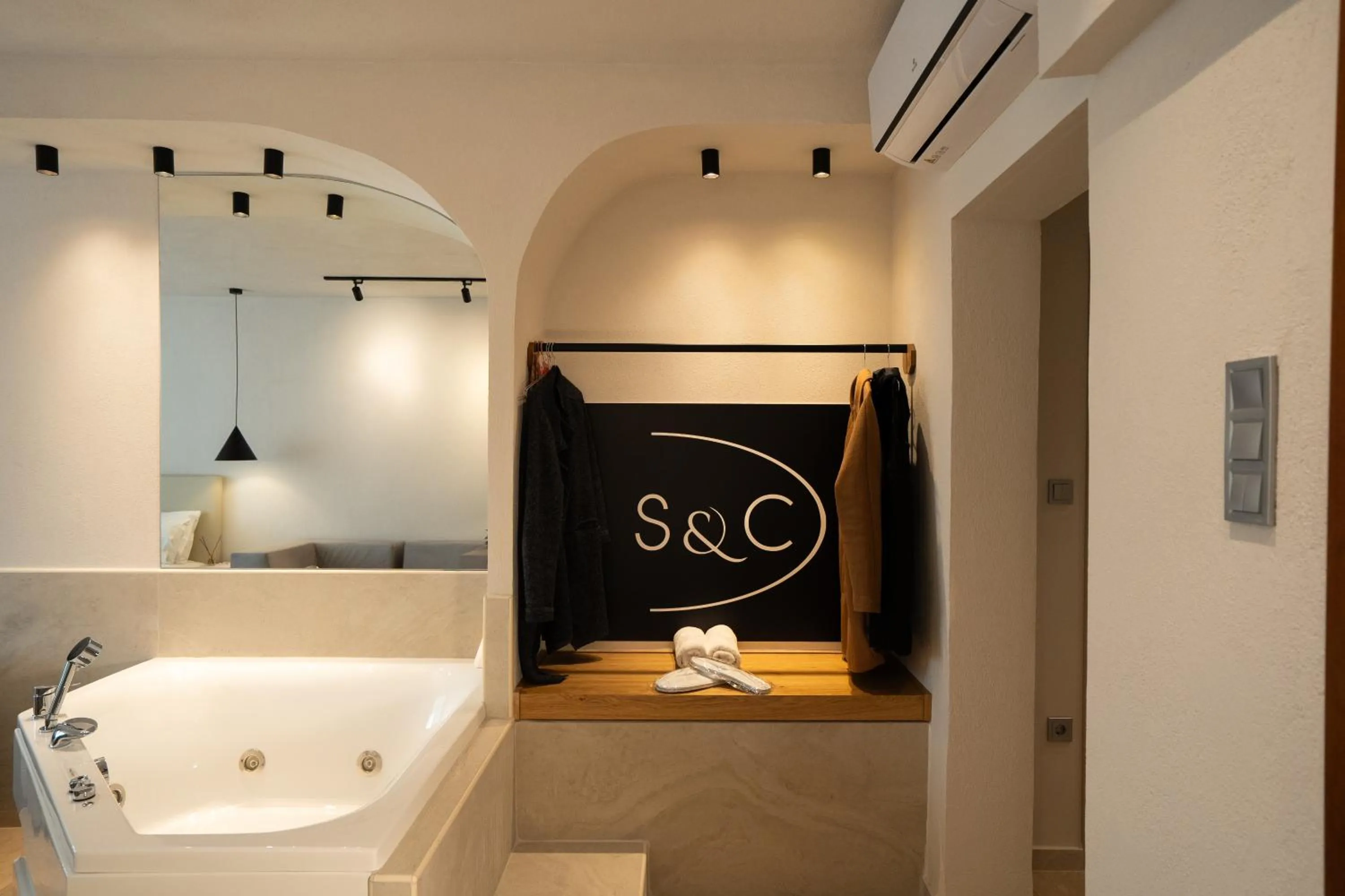 wardrobe in Sea & the City