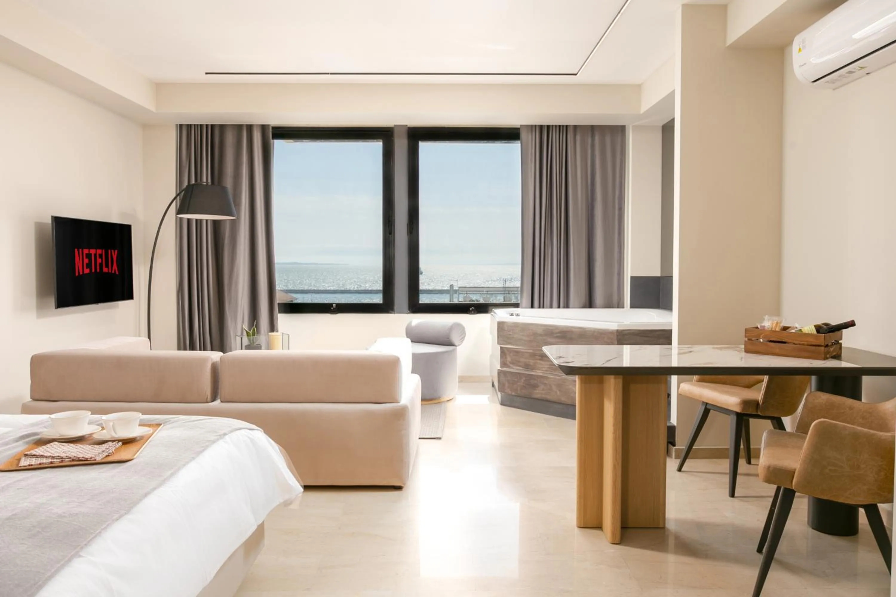 Hot Tub in Sea & the City