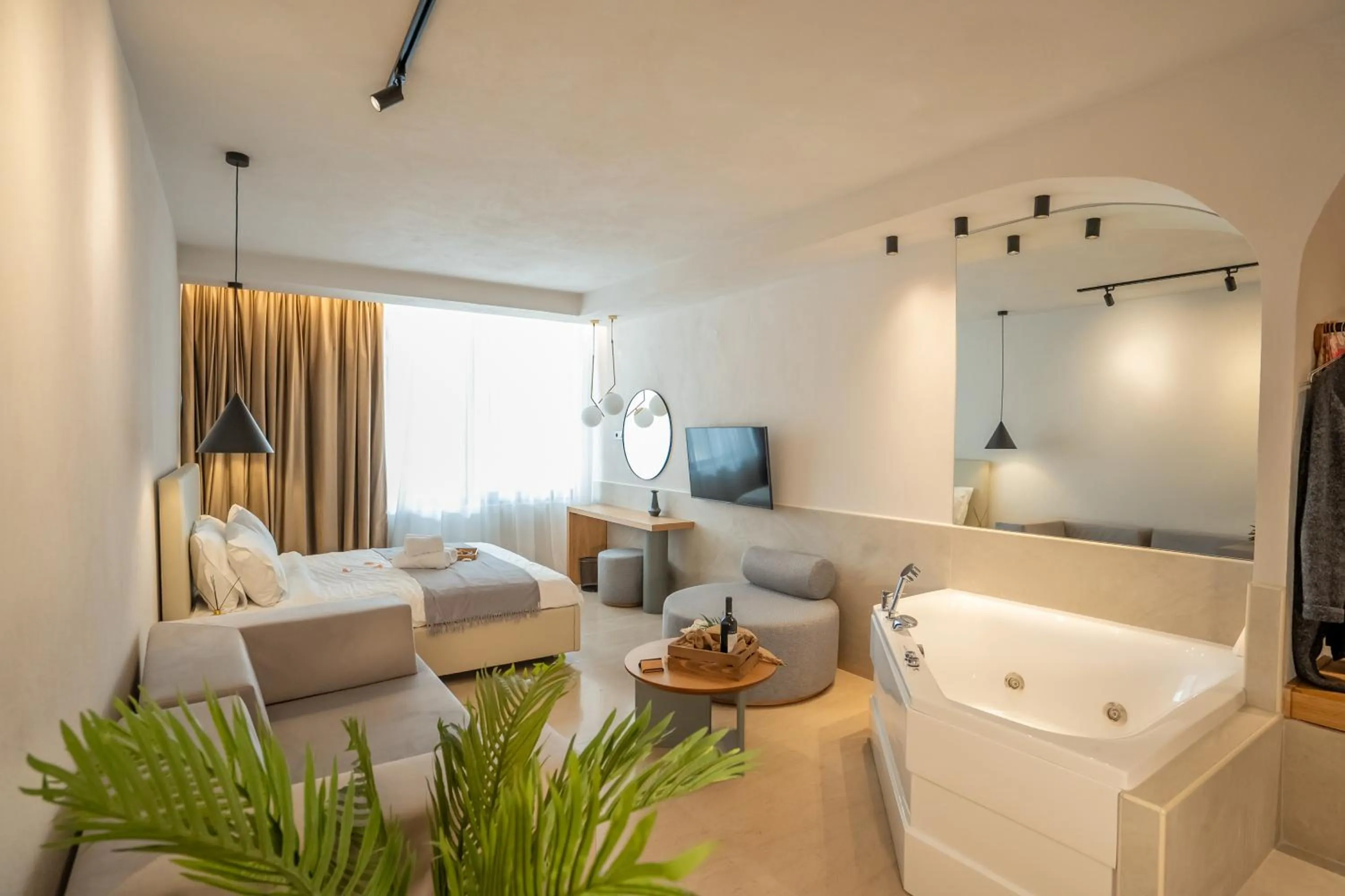 Photo of the whole room in Sea & the City