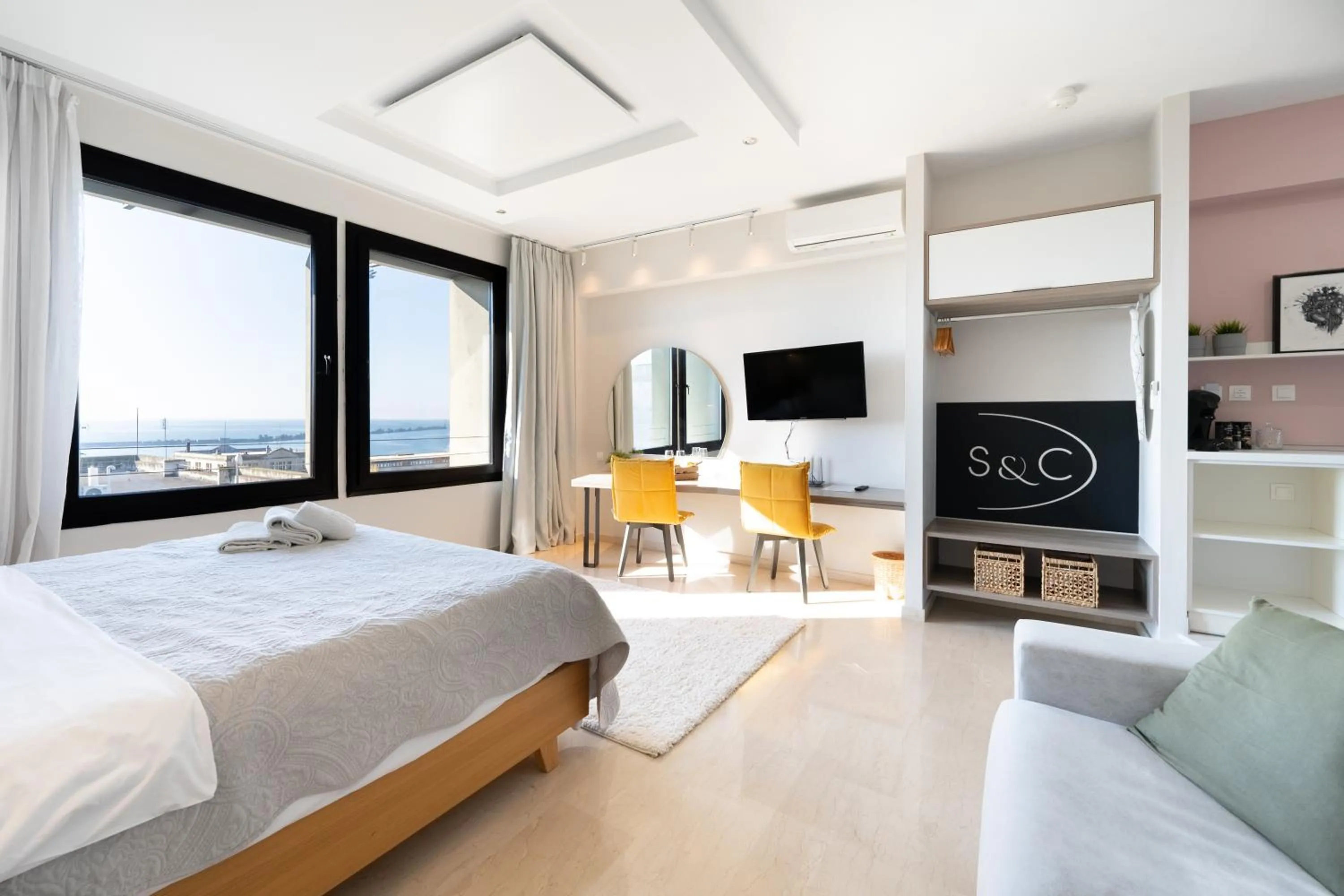 Bed in Sea & the City