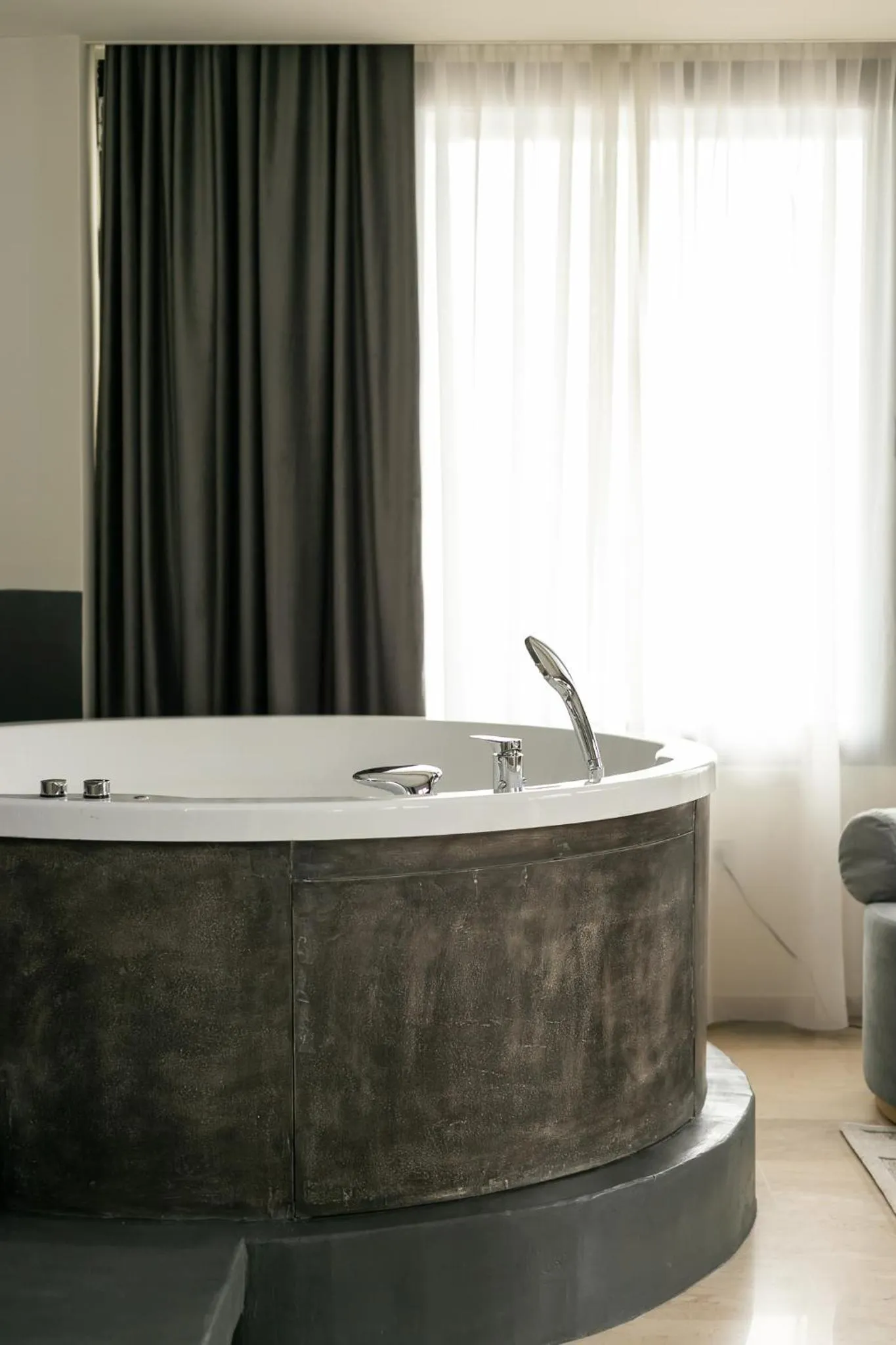 Hot Tub in Sea & the City