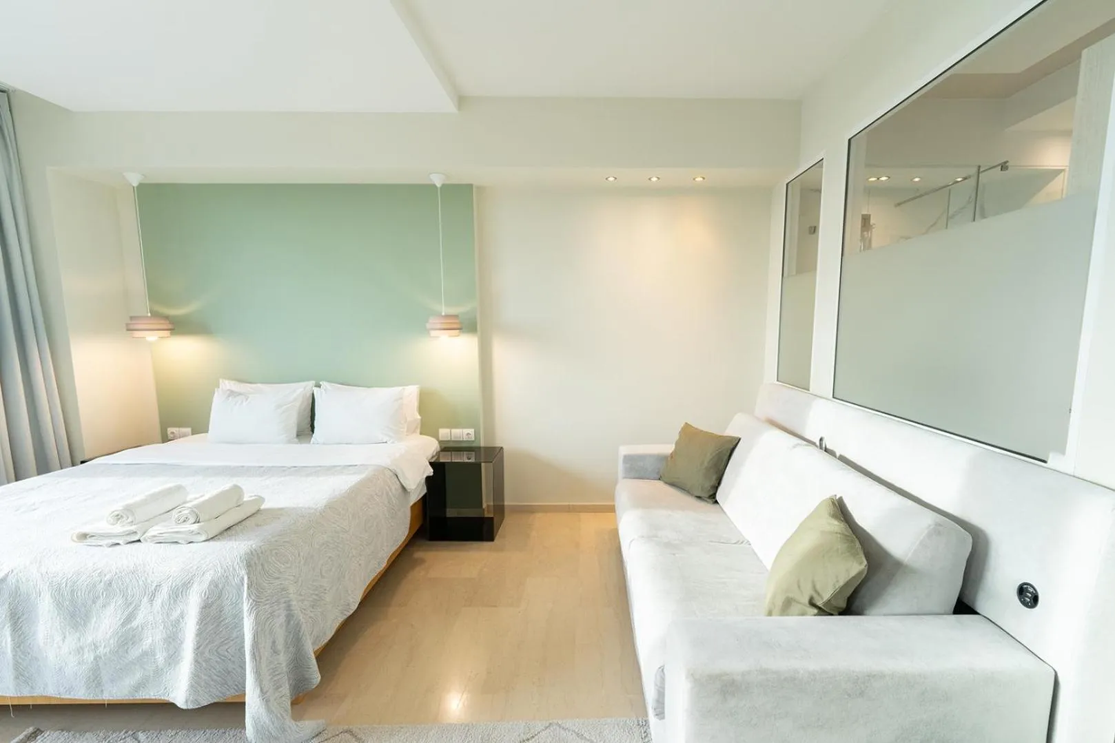 Bed in Sea & the City