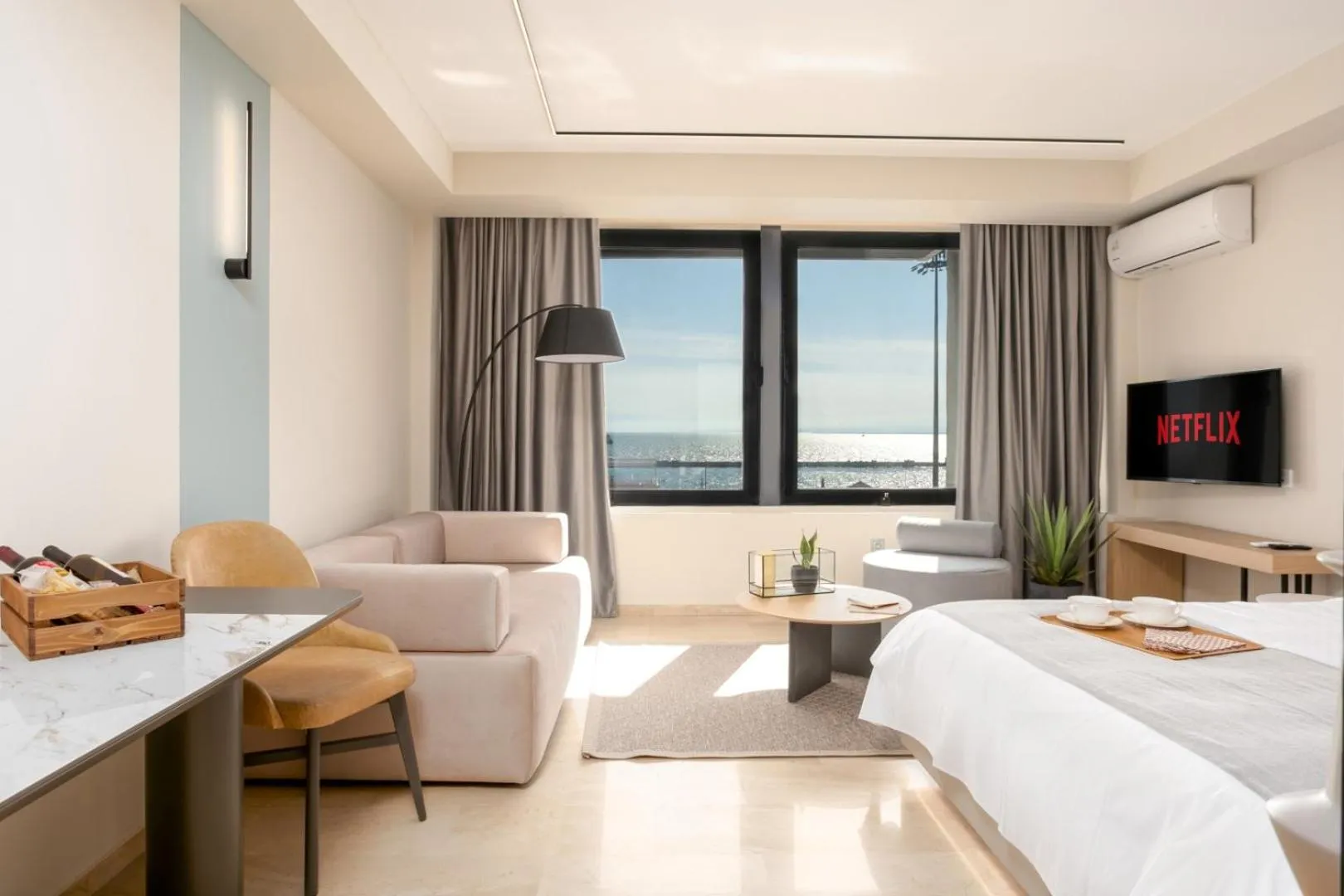 Photo of the whole room, Bed in Sea & the City