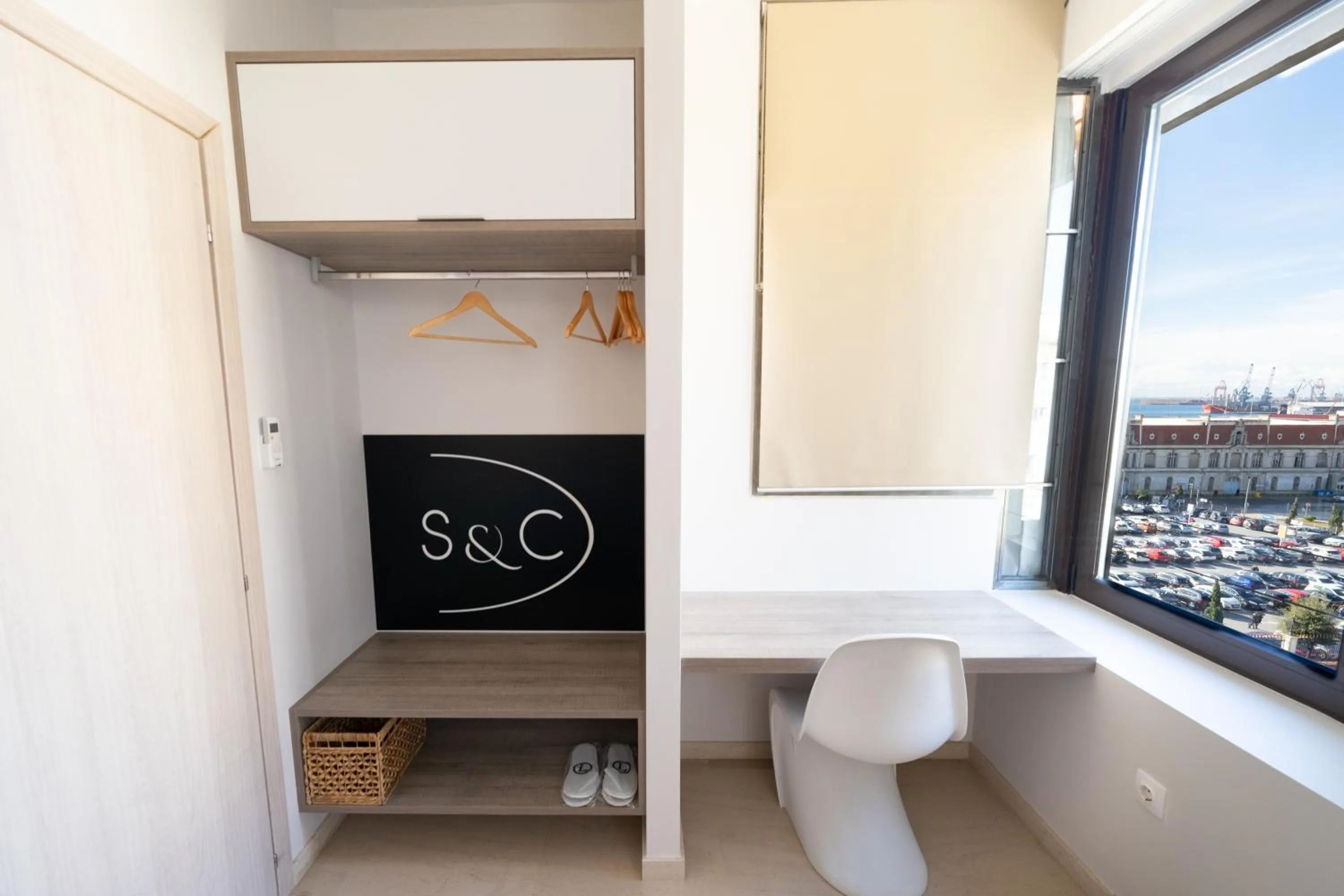 wardrobe in Sea & the City