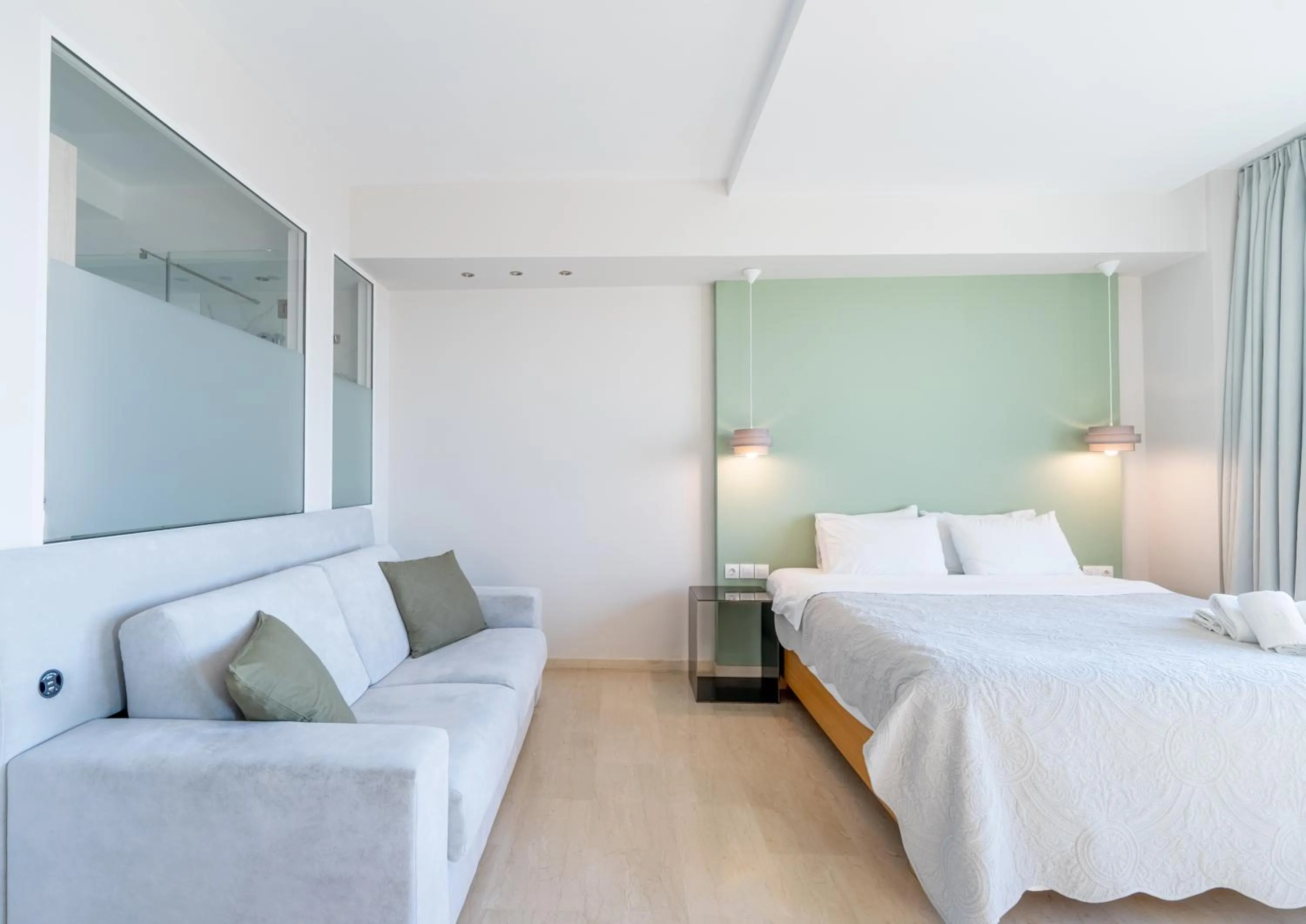 Bed in Sea & the City