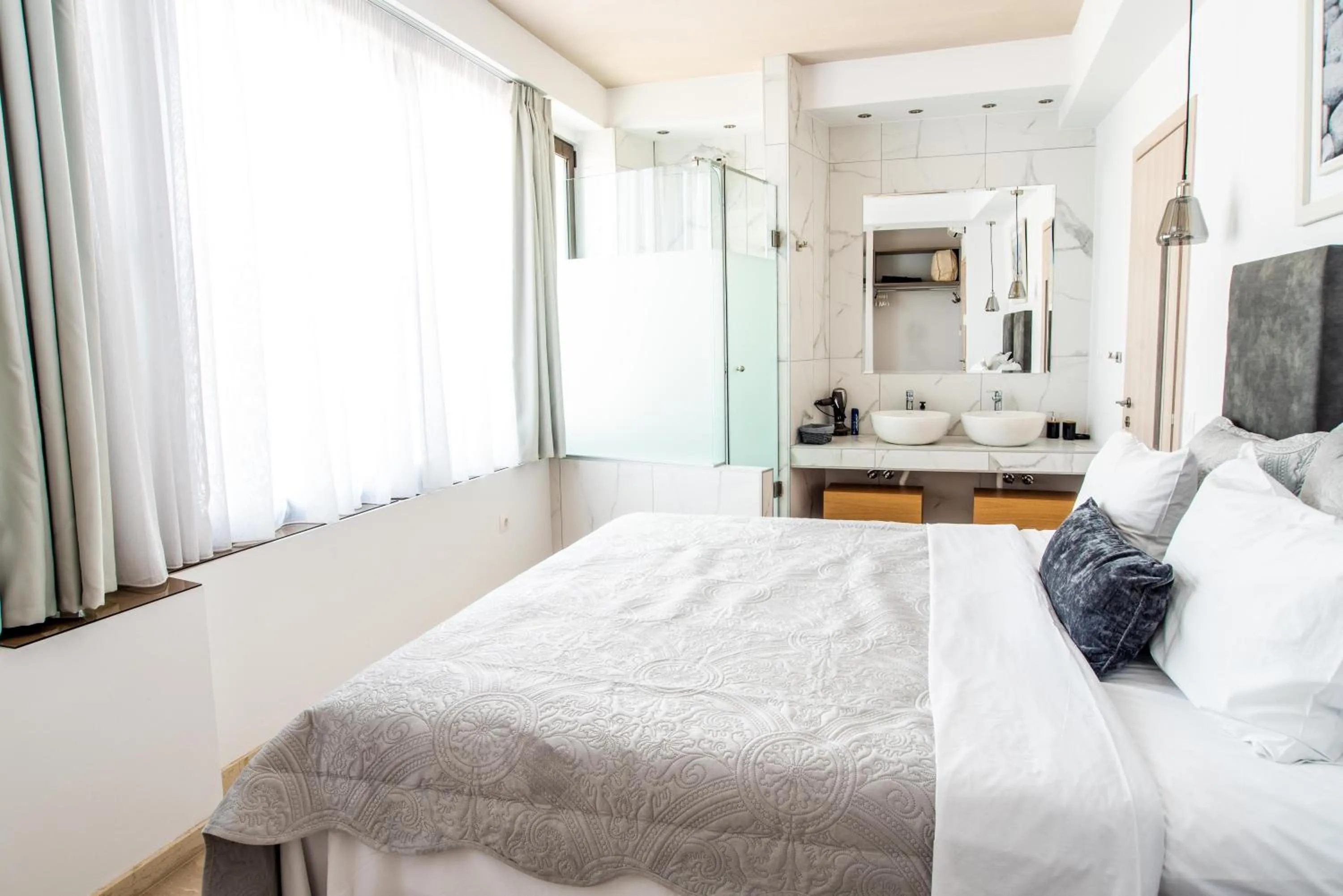 Bed in Sea & the City