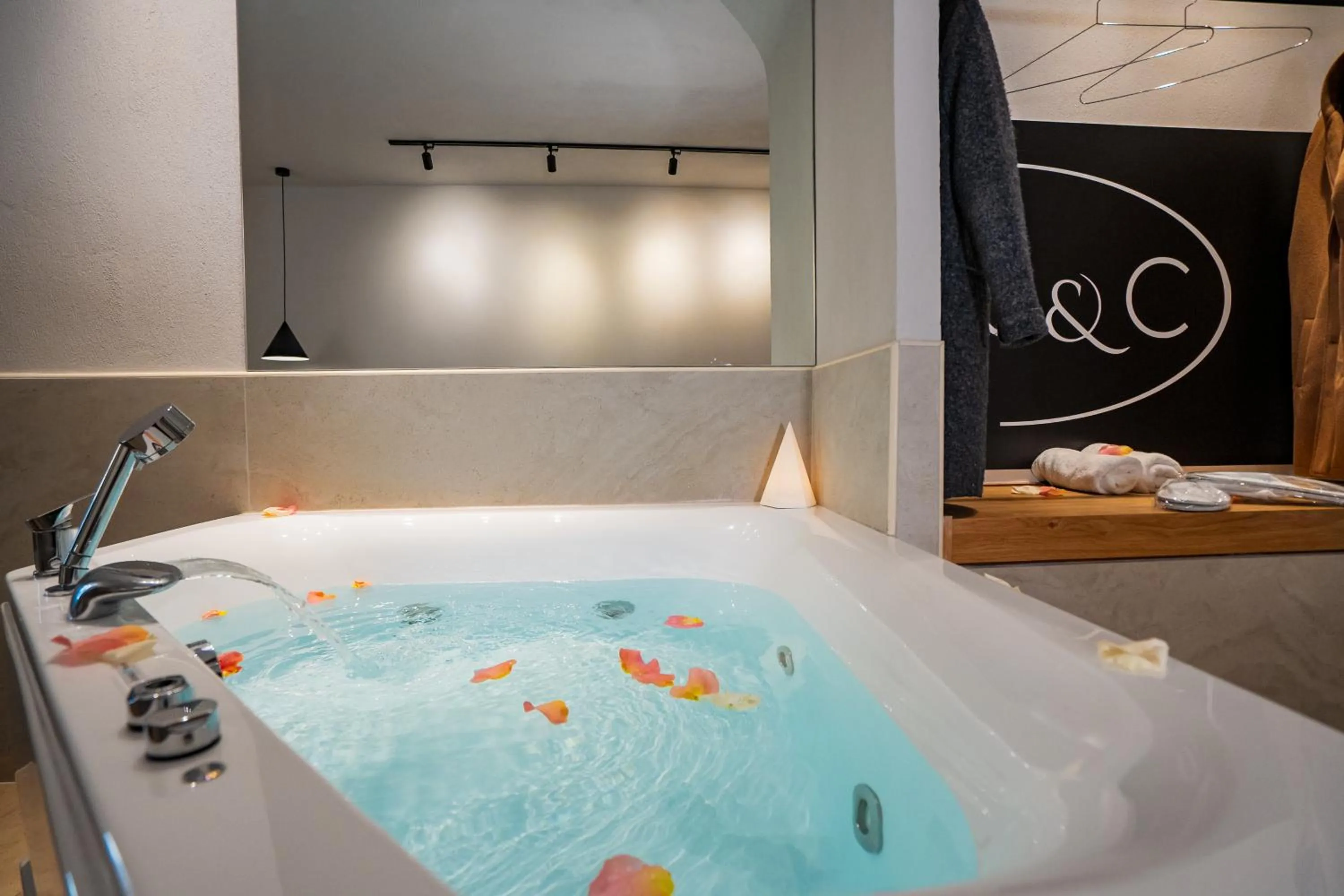 Hot Tub in Sea & the City