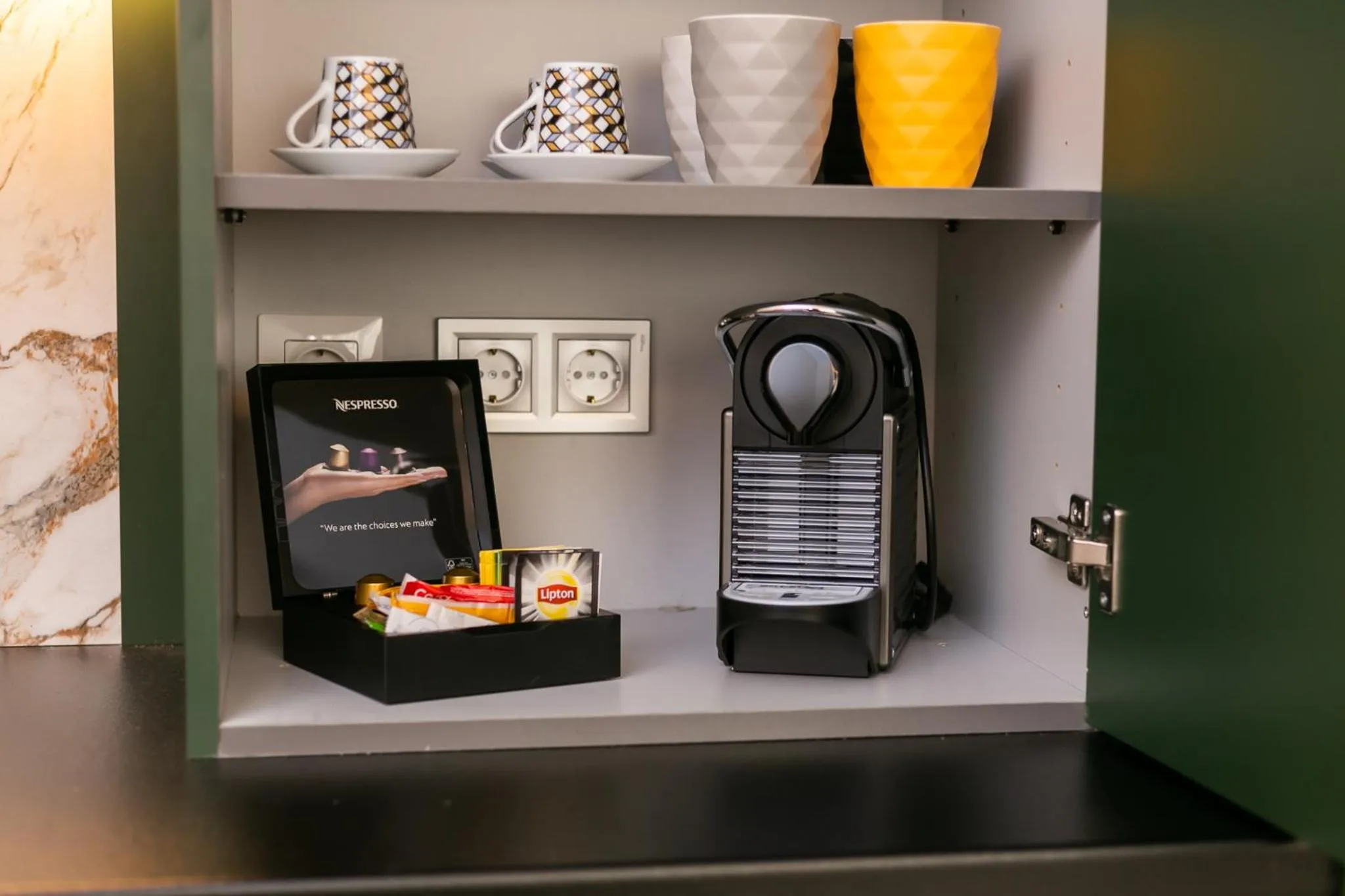 Coffee/tea facilities in Sea & the City