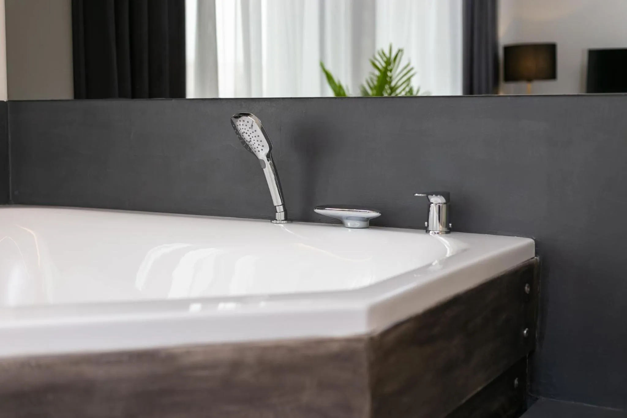 Hot Tub in Sea & the City