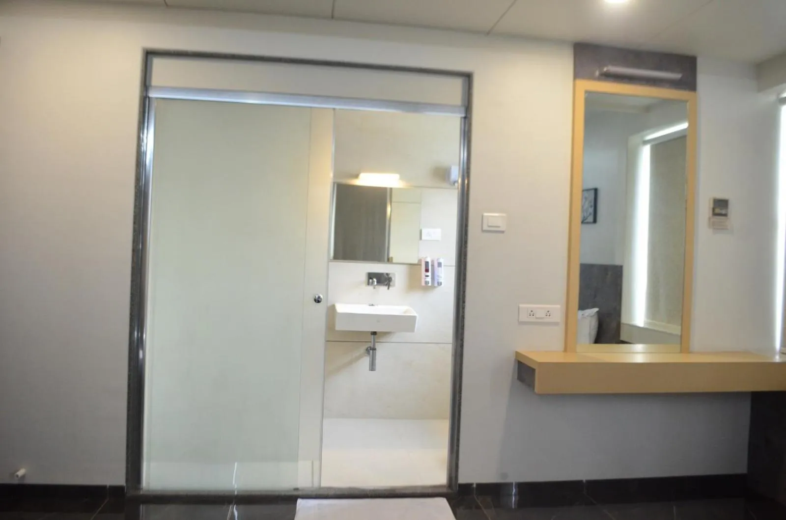 Shower in Hotel O2 Sangli