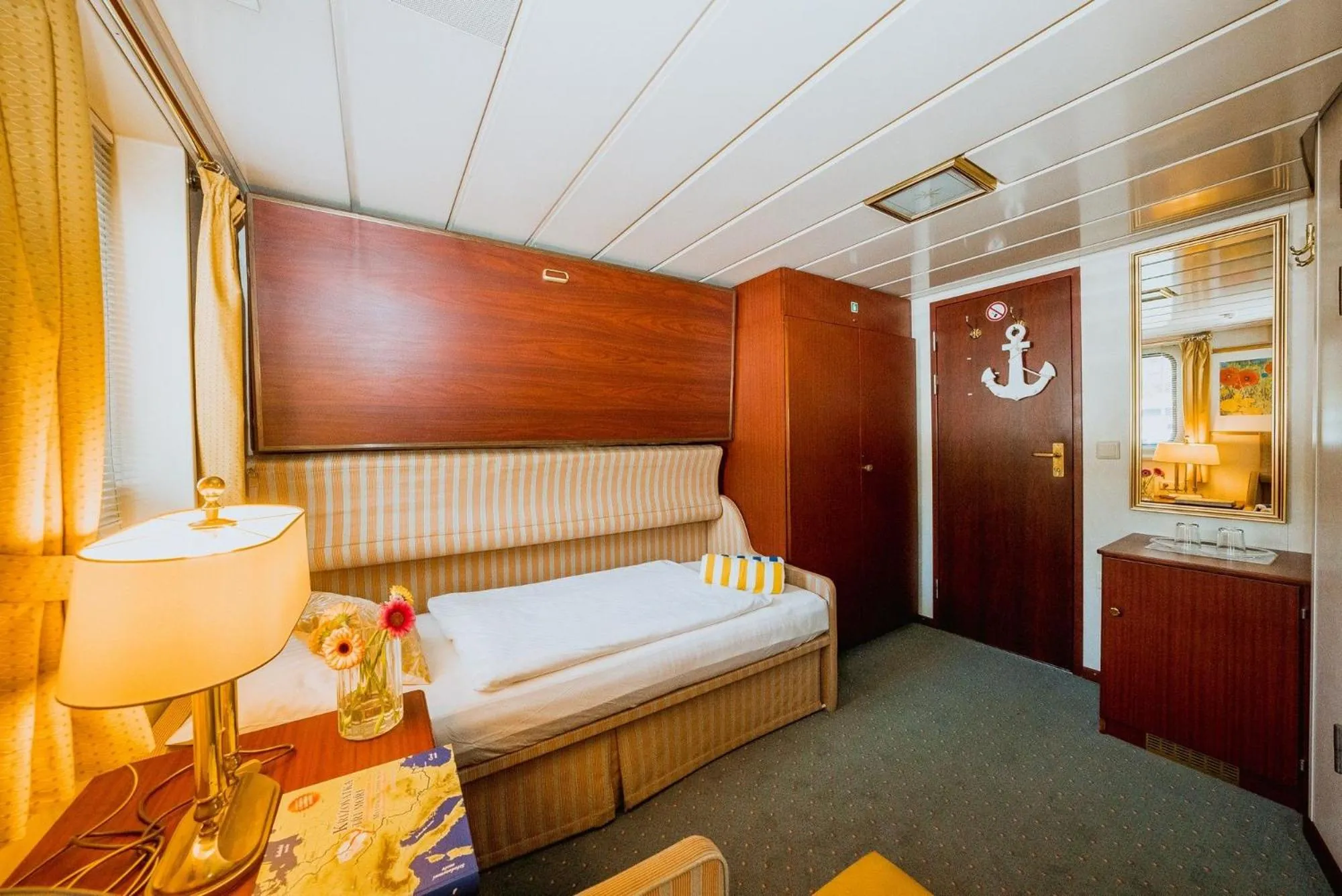 Photo of the whole room, Bed in River hotel KÖNIGSTEIN