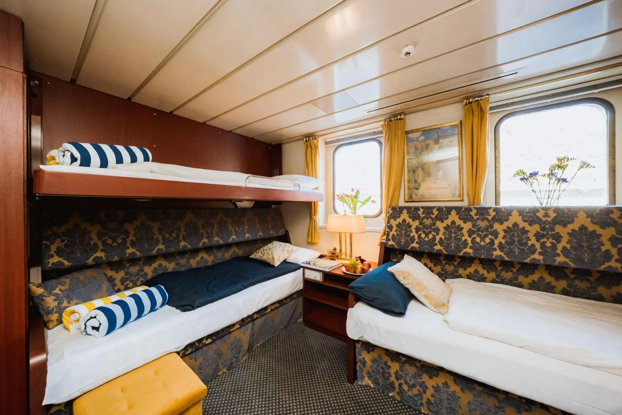 Photo of the whole room, Bed in River hotel KÖNIGSTEIN