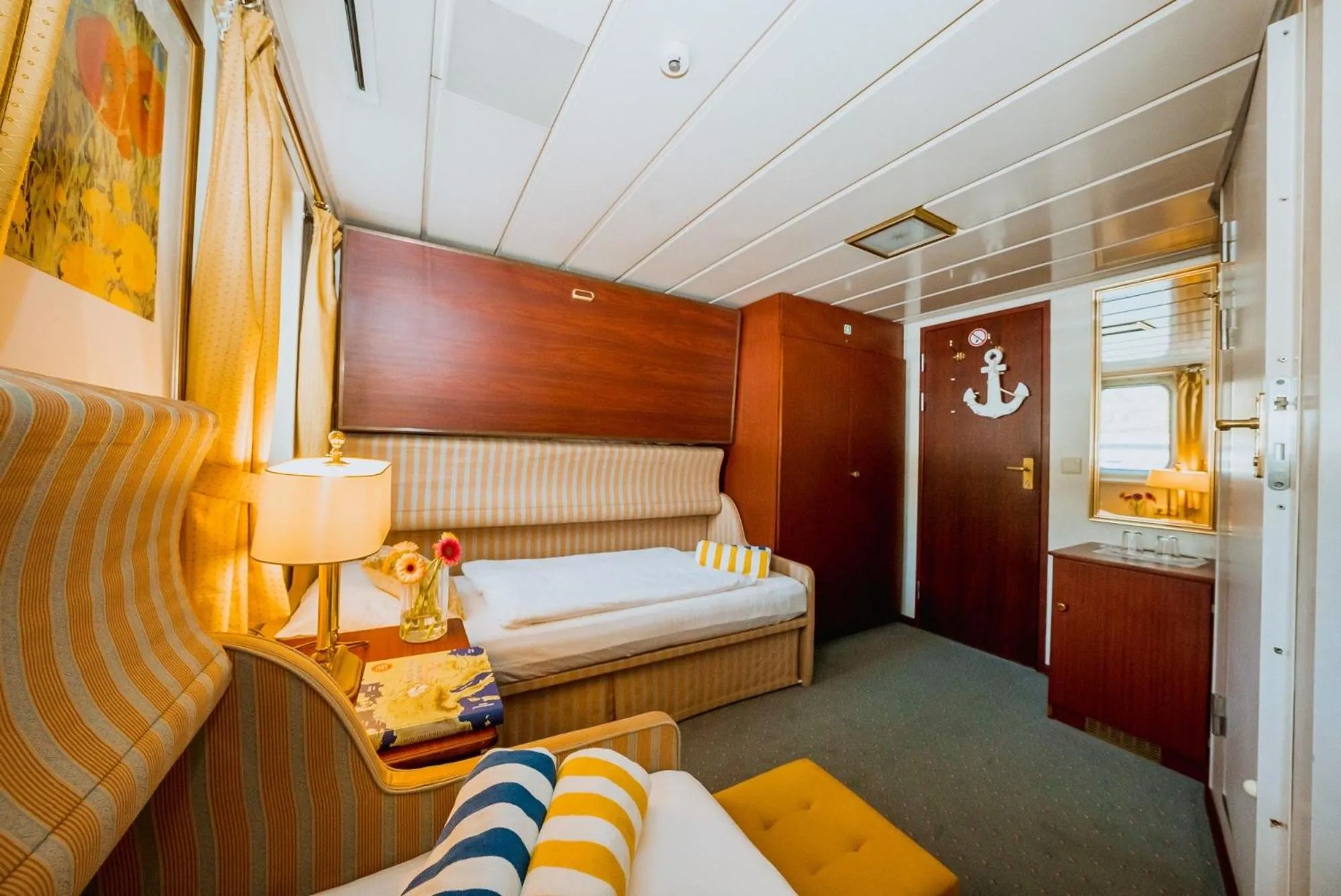 Photo of the whole room, Bed in River hotel KÖNIGSTEIN