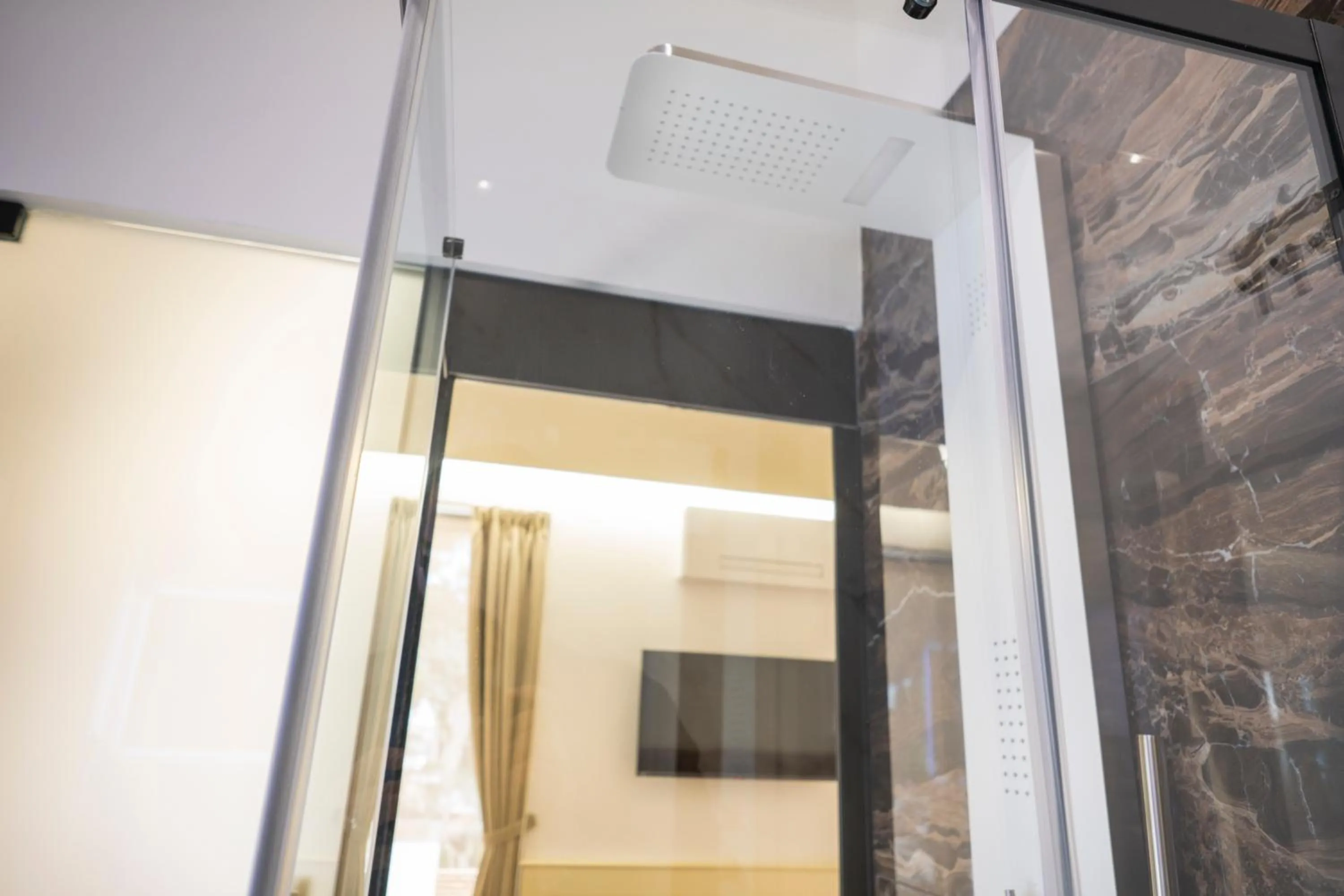 Shower in Luxury B&B La Riserva Dannunziana