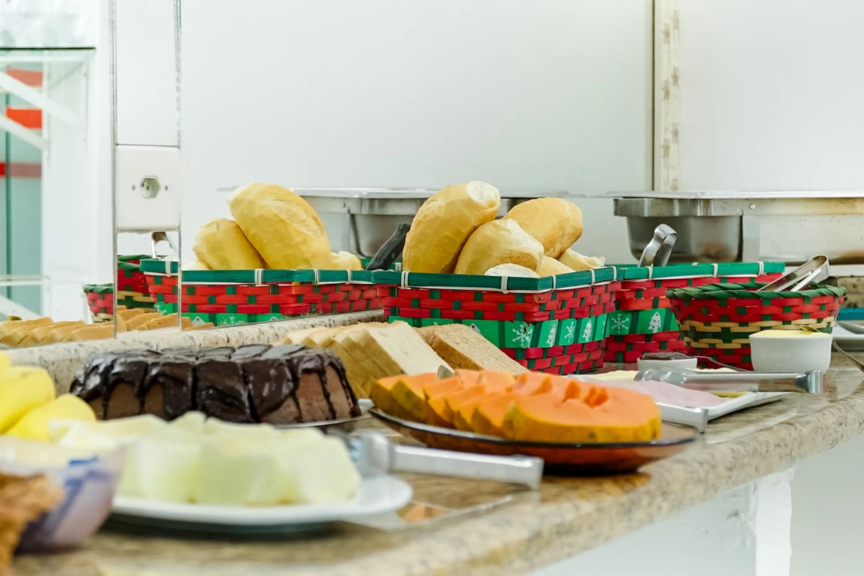 Food and drinks in VELINN Pousada Entre Praias