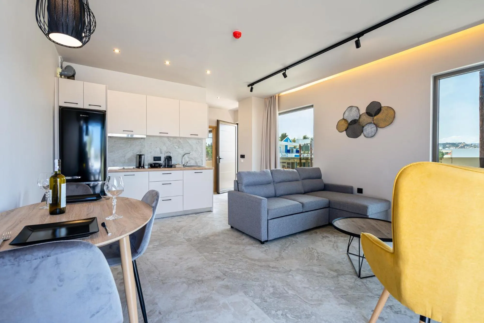 TV and multimedia in Pathos SeaSide Suites