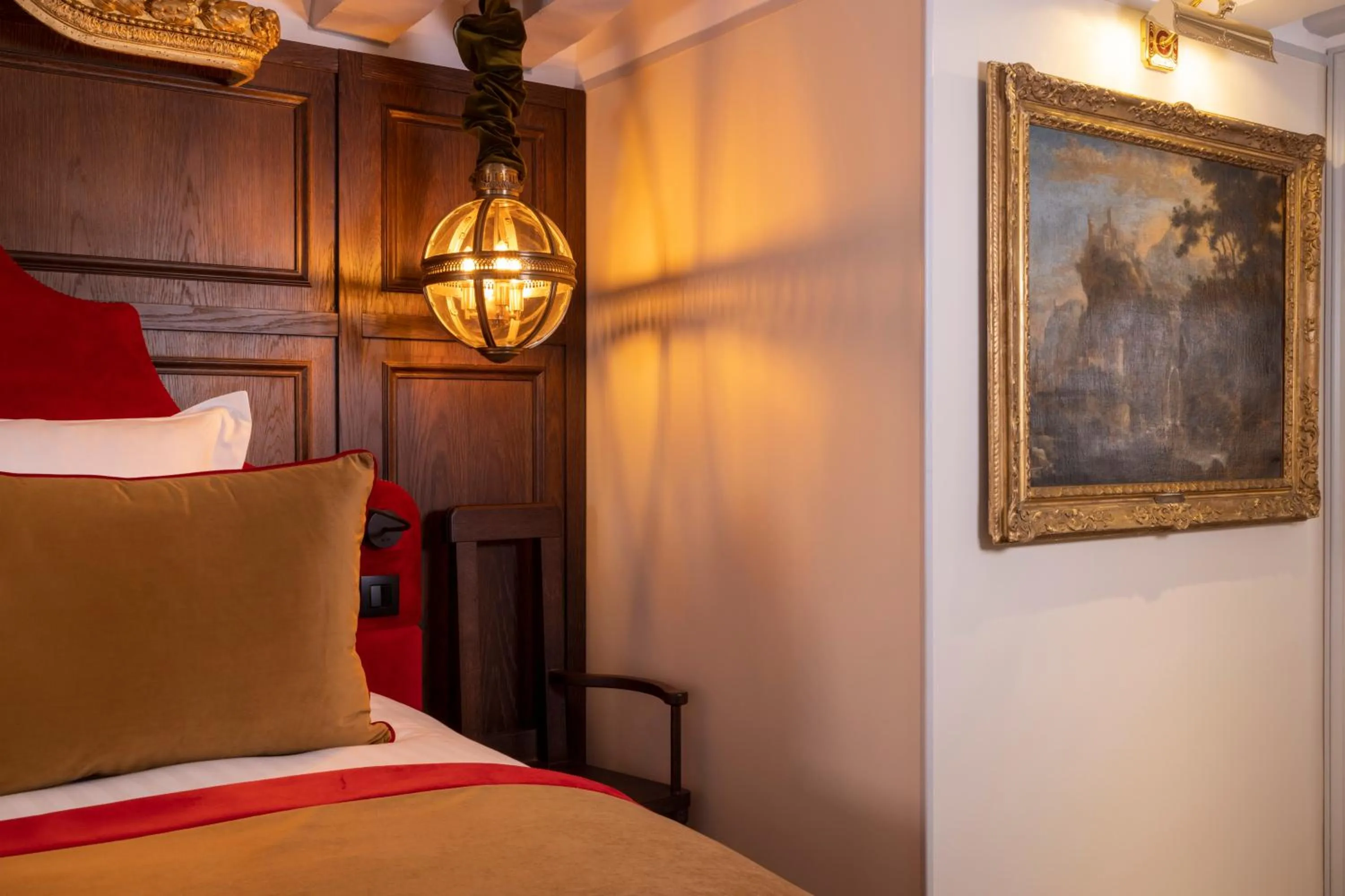 Bedroom, Bed in Maison Cardinal Furstemberg