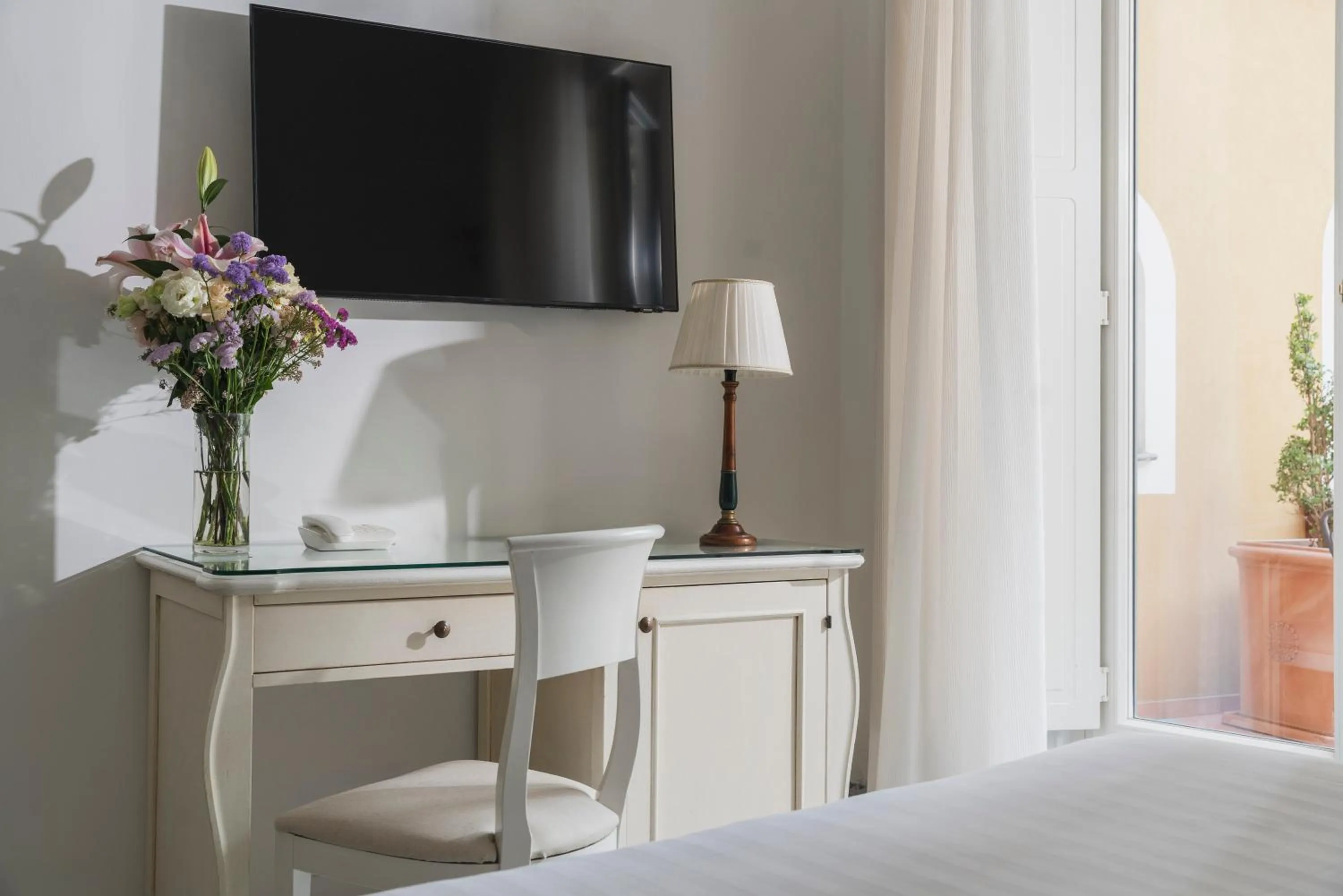 Decorative detail, Bed in Hotel Savoia