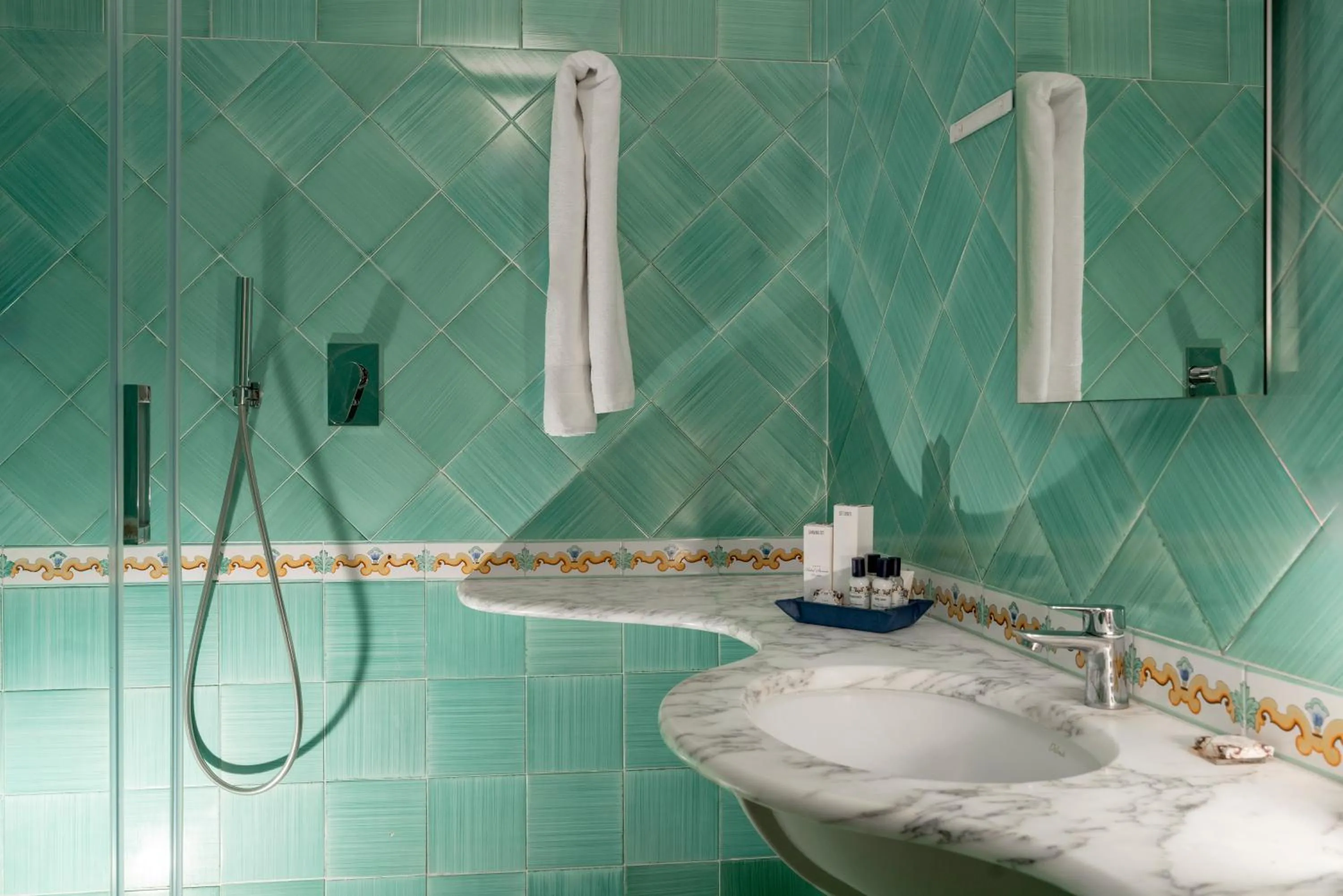 Bathroom in Hotel Savoia