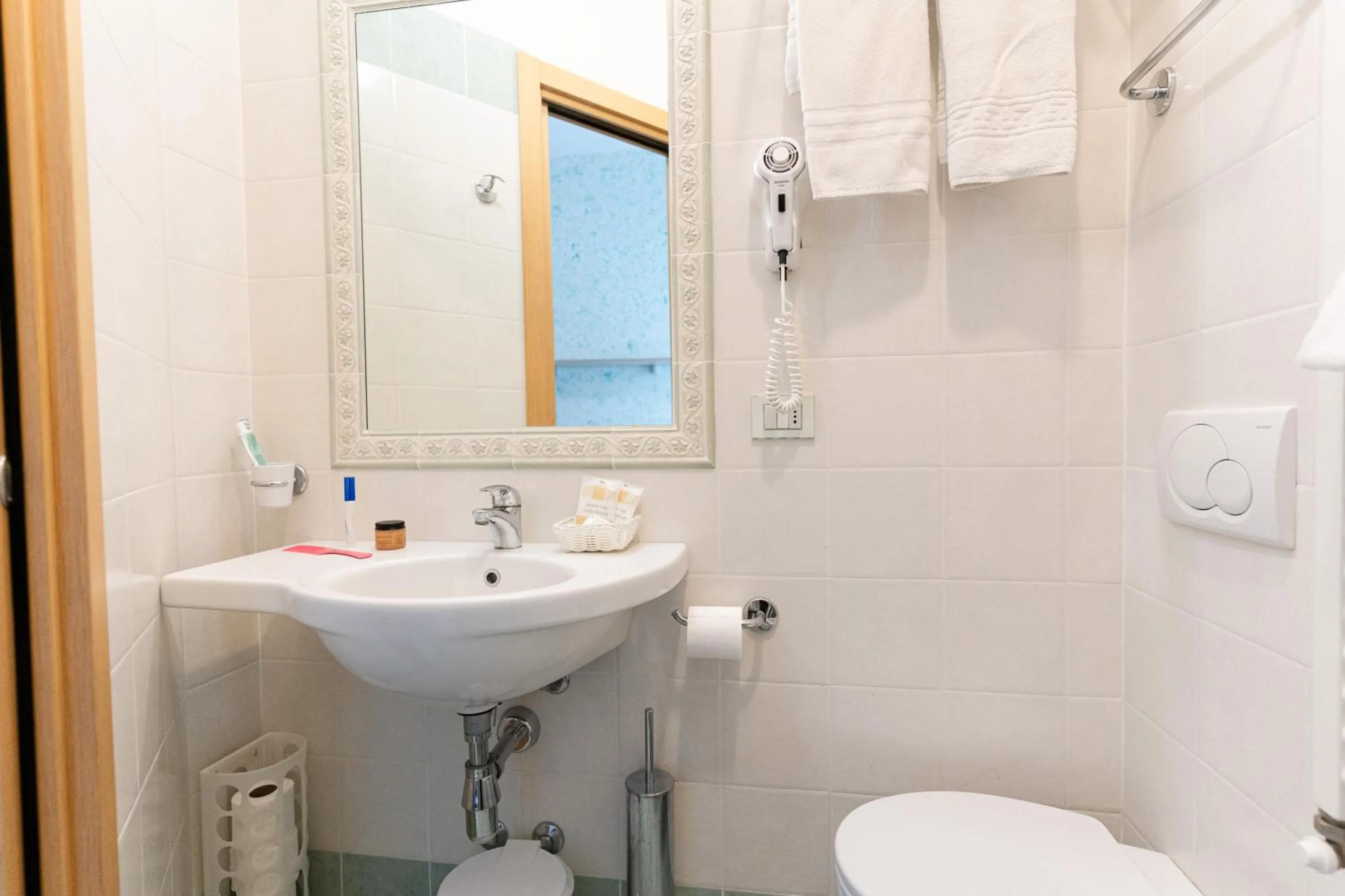 Bathroom in Hotel Romagna