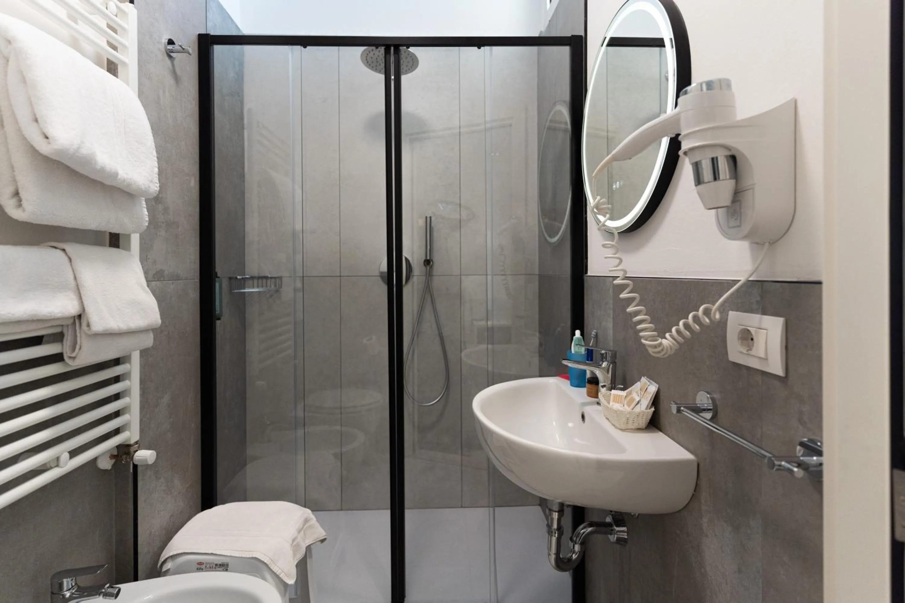 Bathroom in Hotel Romagna