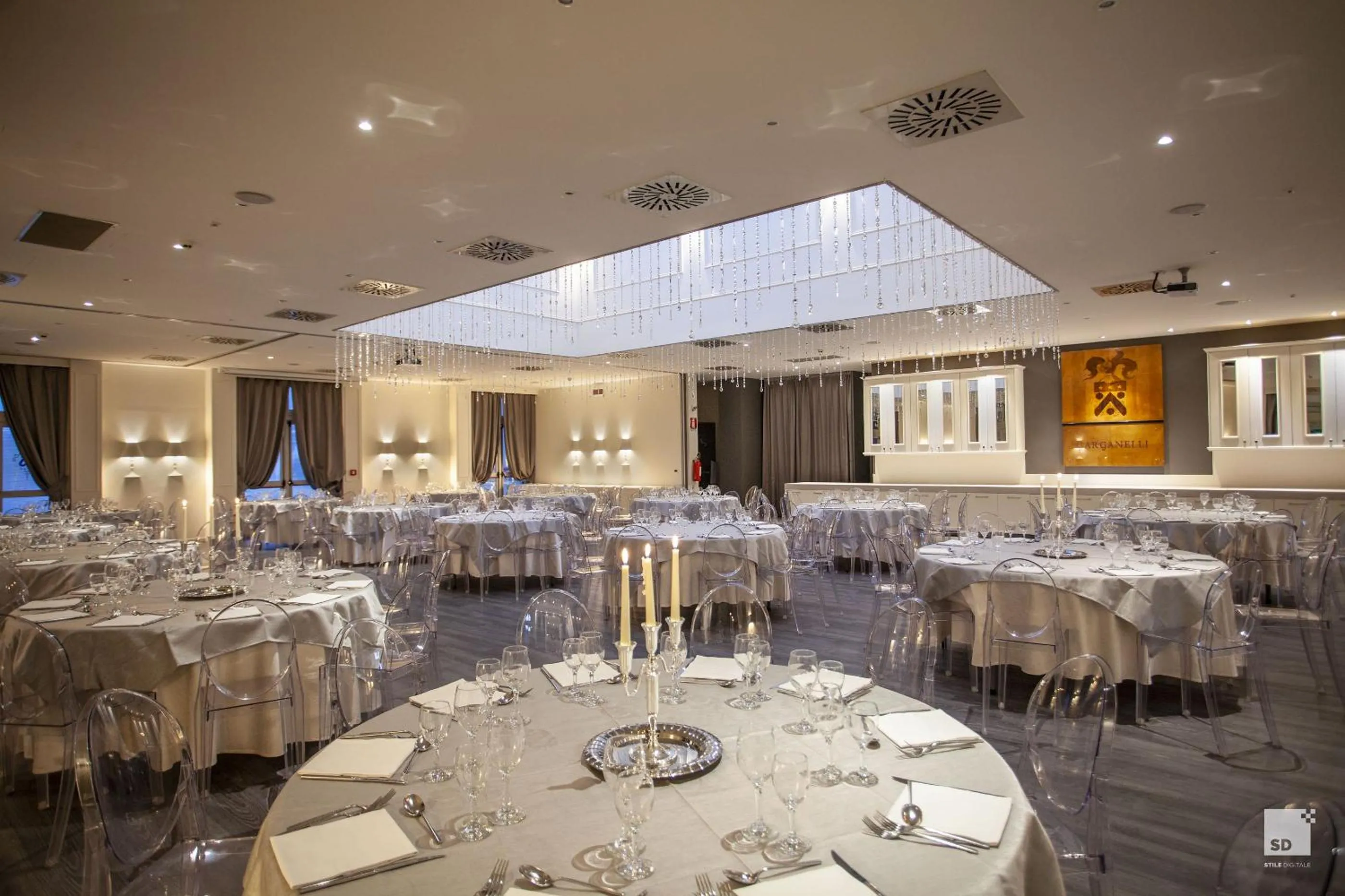 Restaurant/places to eat in Savoia Hotel Regency