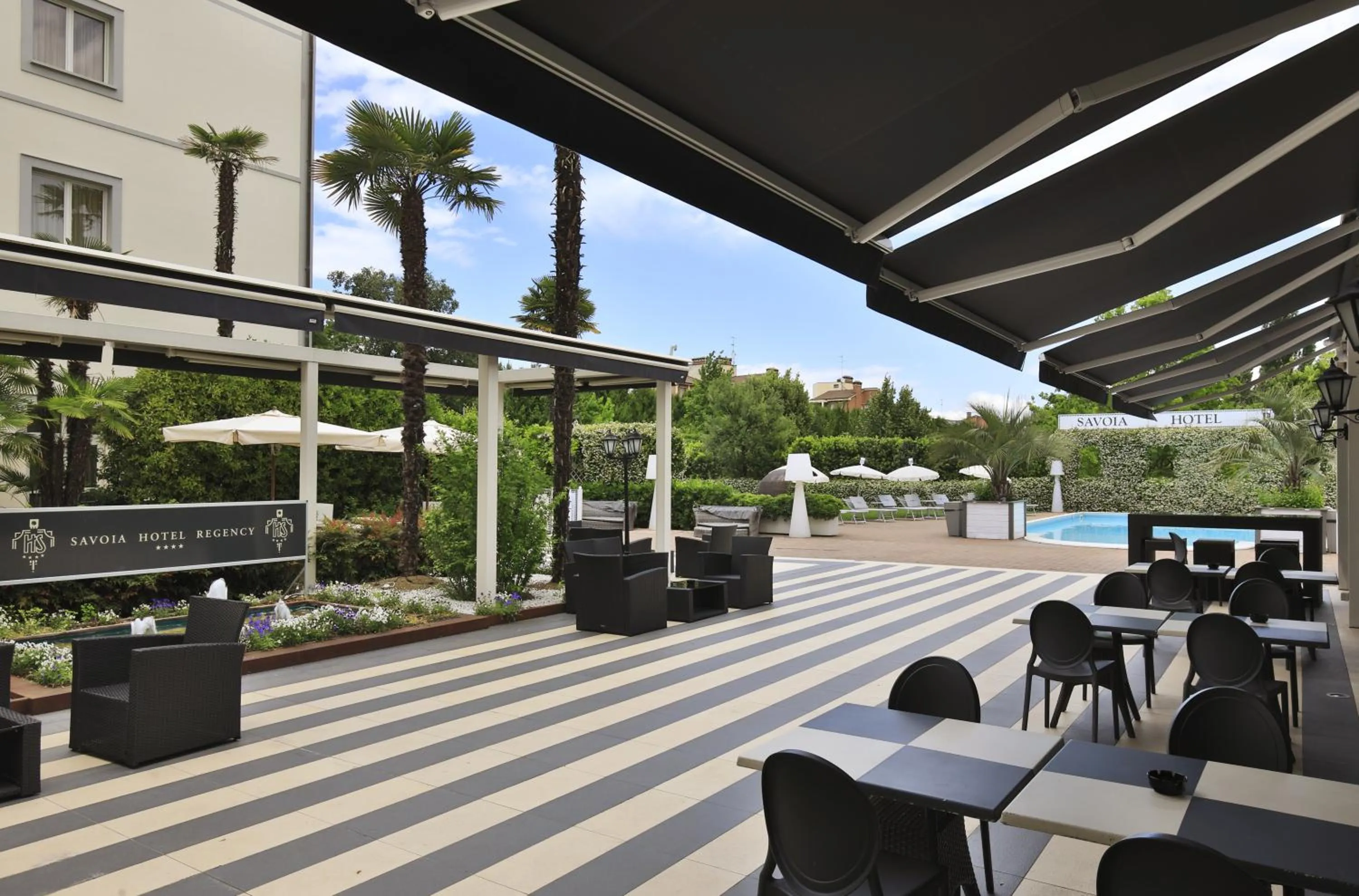 Swimming pool in Savoia Hotel Regency