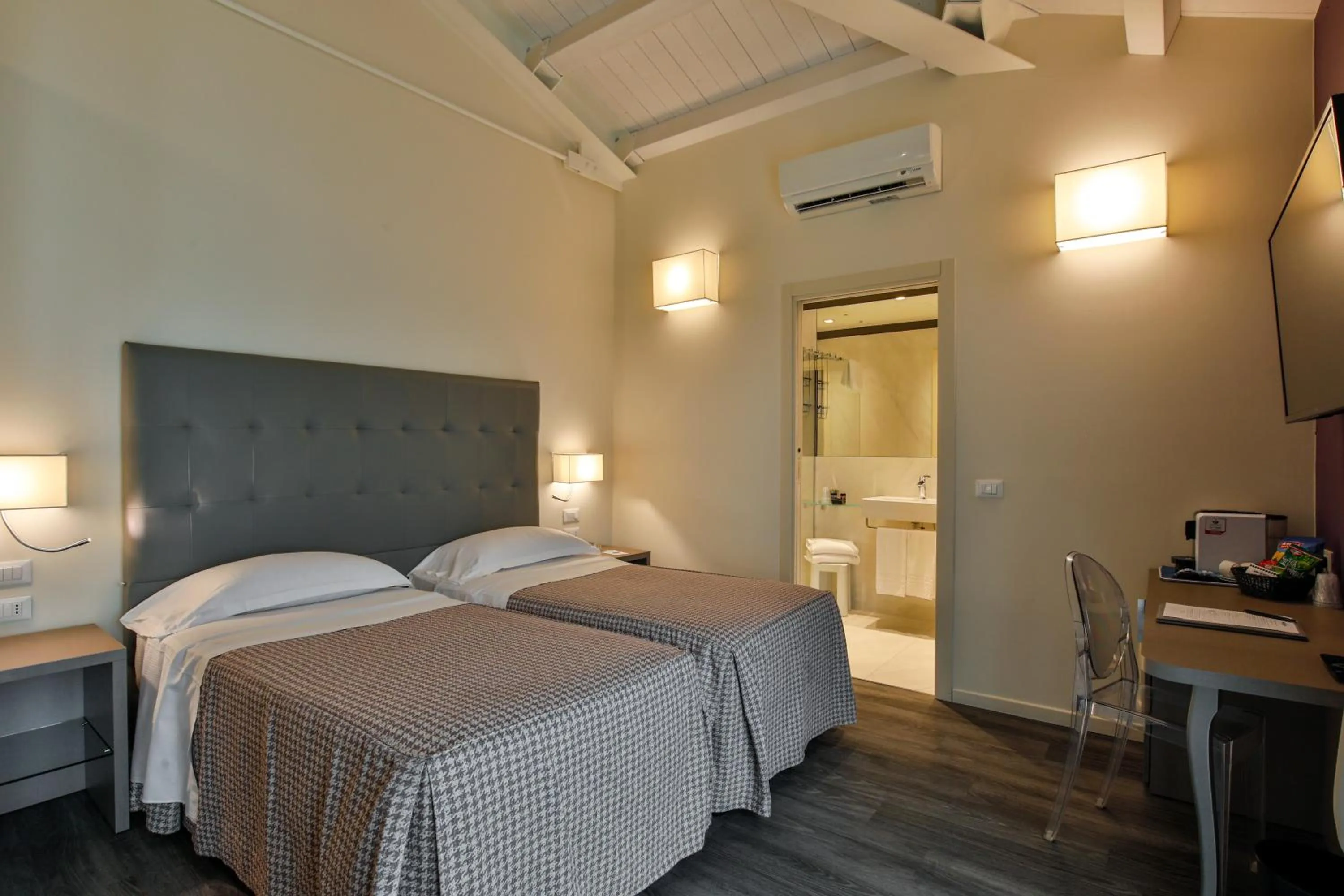 Photo of the whole room, Bed in Savoia Hotel Regency