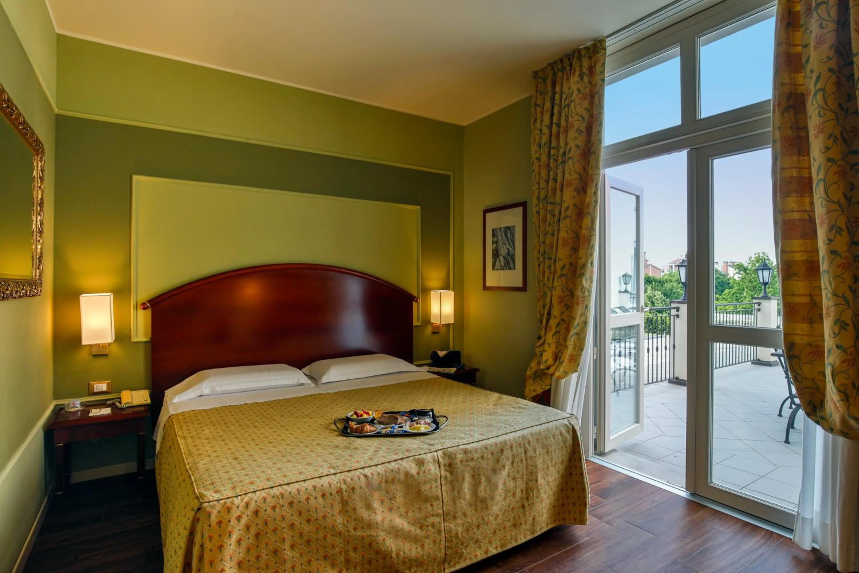 Bedroom, Bed in Savoia Hotel Regency