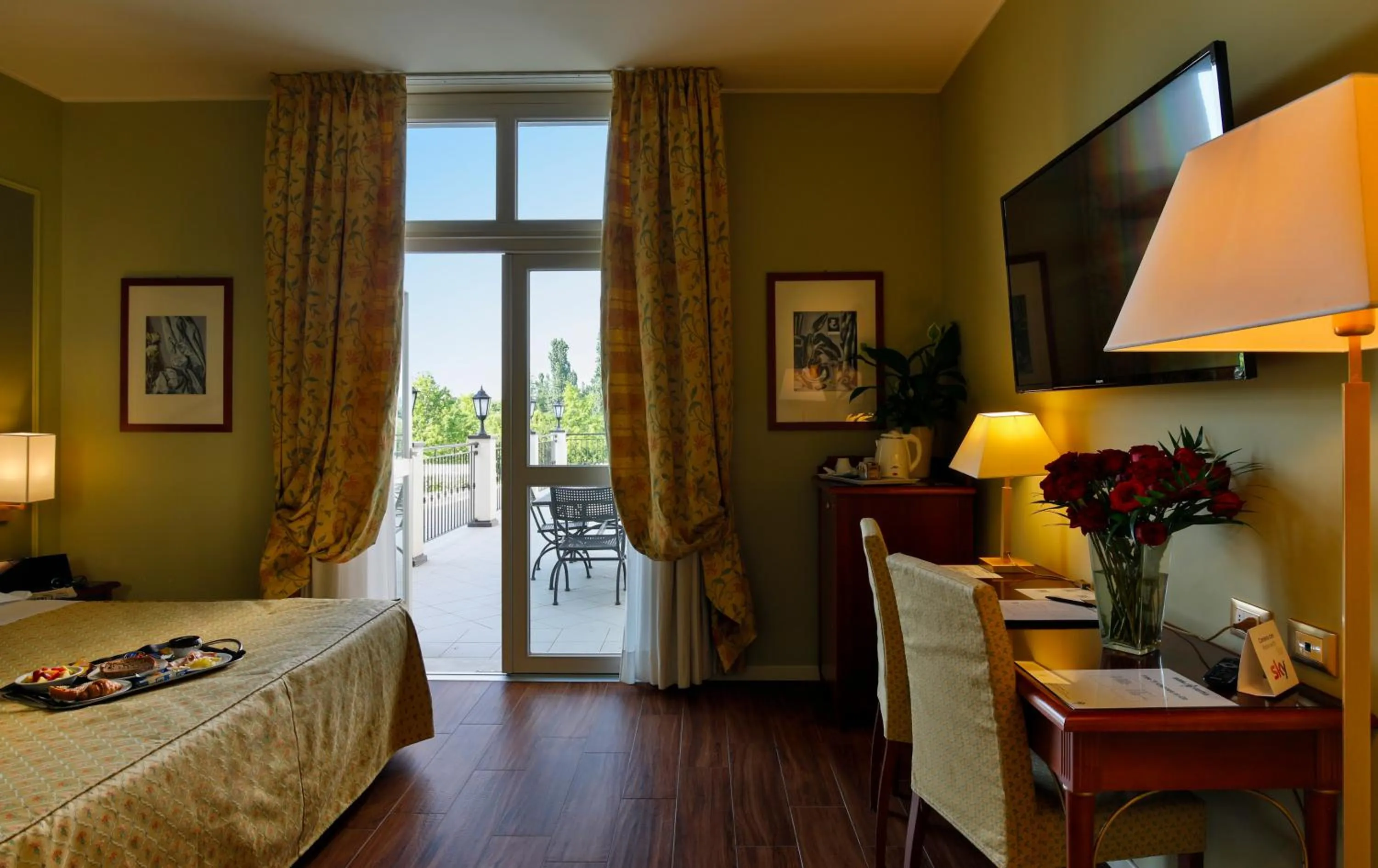 Photo of the whole room, Bed in Savoia Hotel Regency