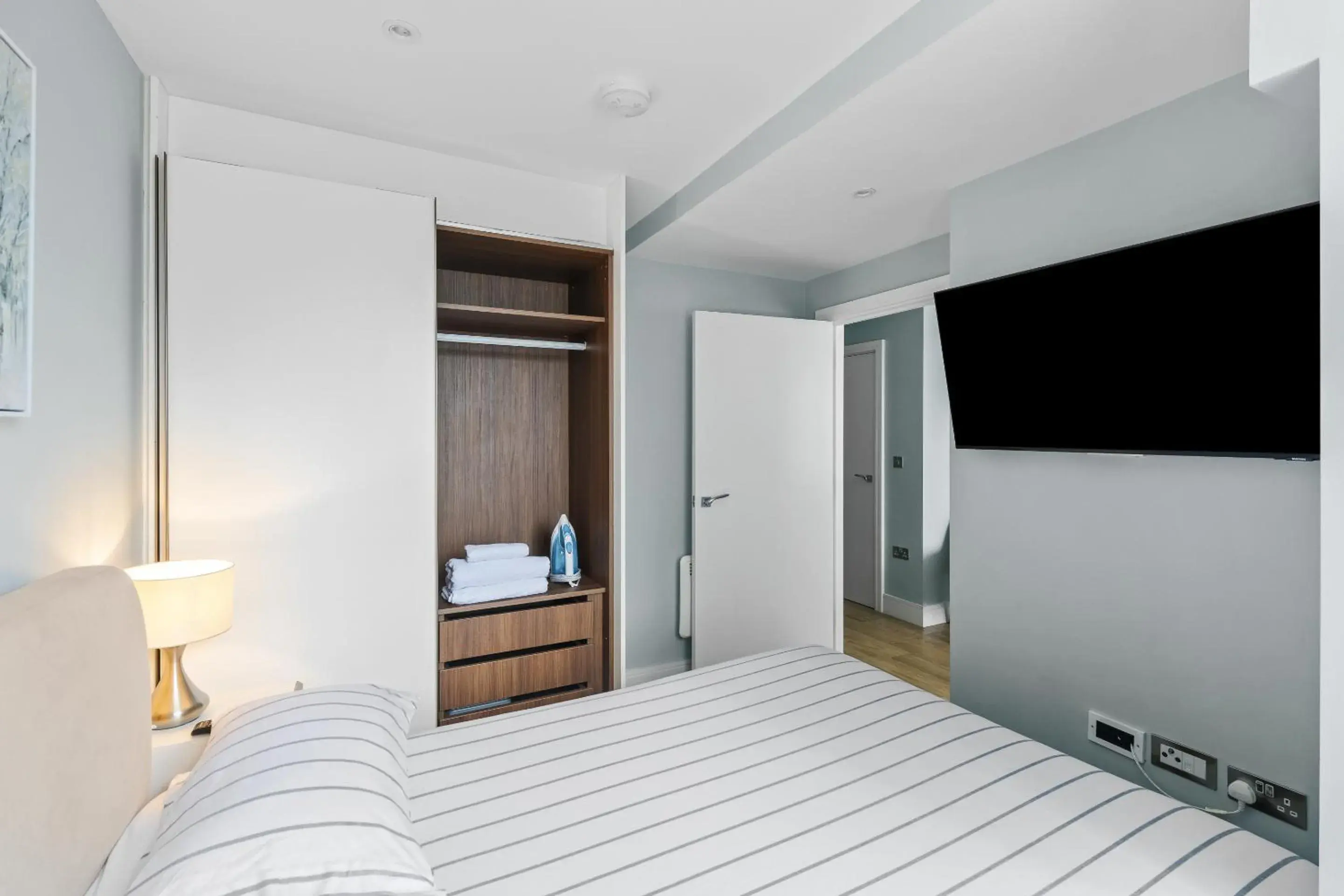 Bedroom, Bed in Luxurious One Bedroom Apartment in Bond Street, Chelmsford City Centre with Sky TV Bedroom, Bed in Luxurious One Bedroom Apartment in Bond Street, Chelmsford City Centre with Sky TV