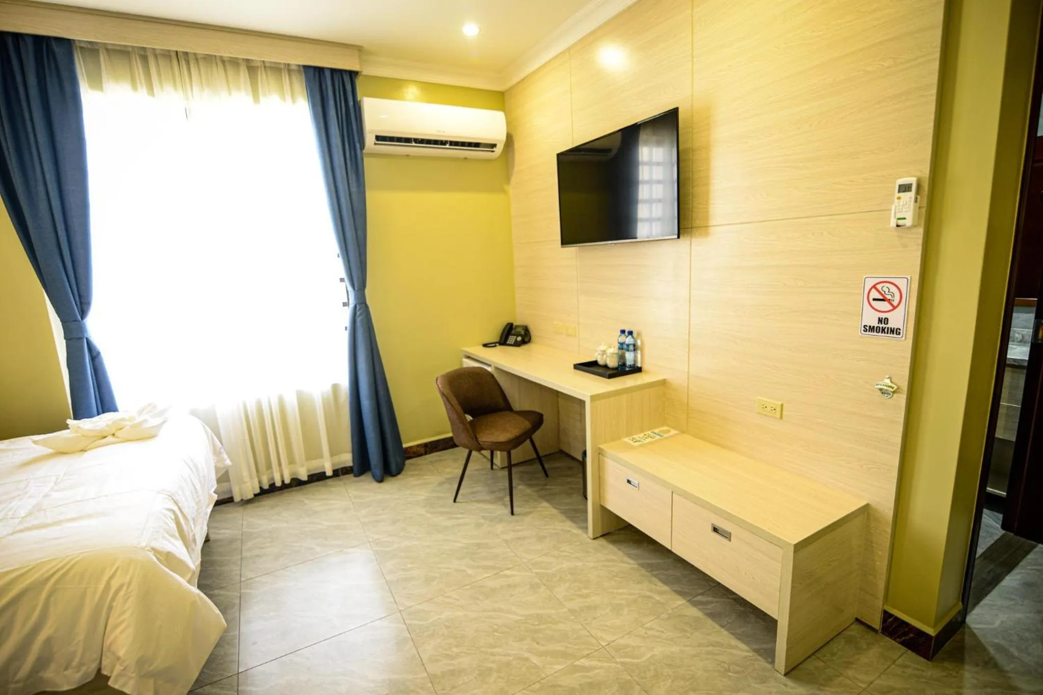 TV and multimedia, Bed in The Caye Hotel Caye Caulker