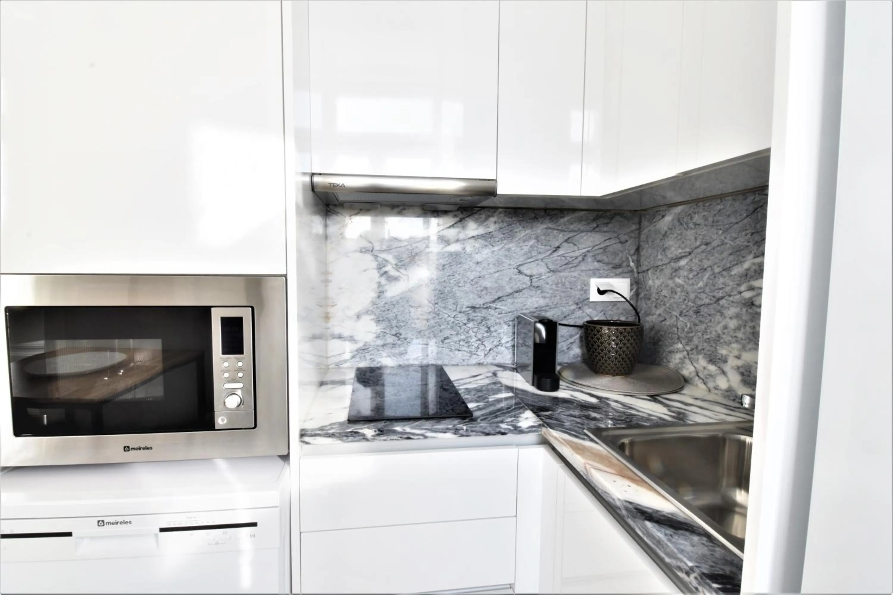 Coffee/tea facilities in Sophia Studios