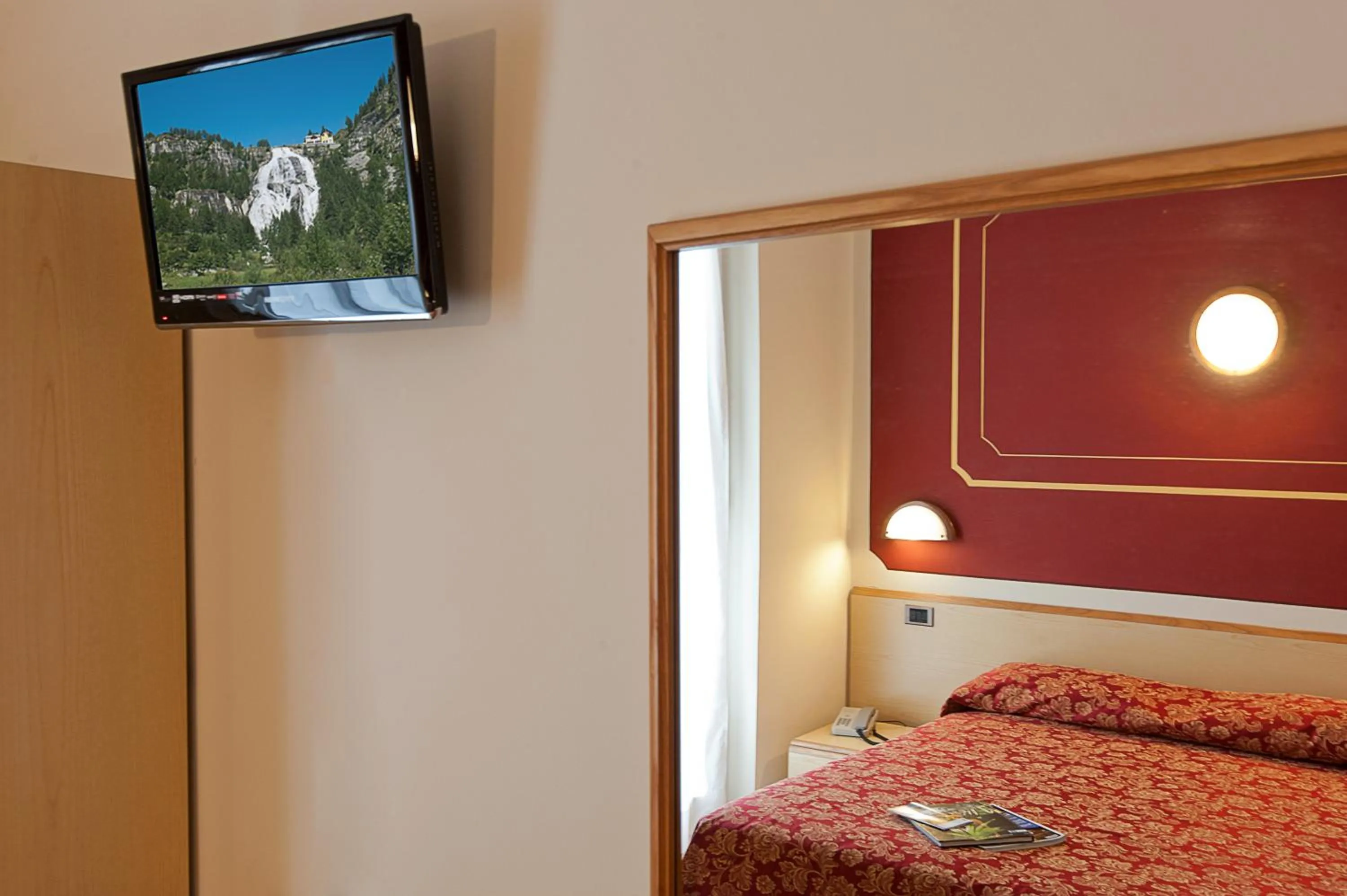 TV and multimedia, Bed in Hotel Boston