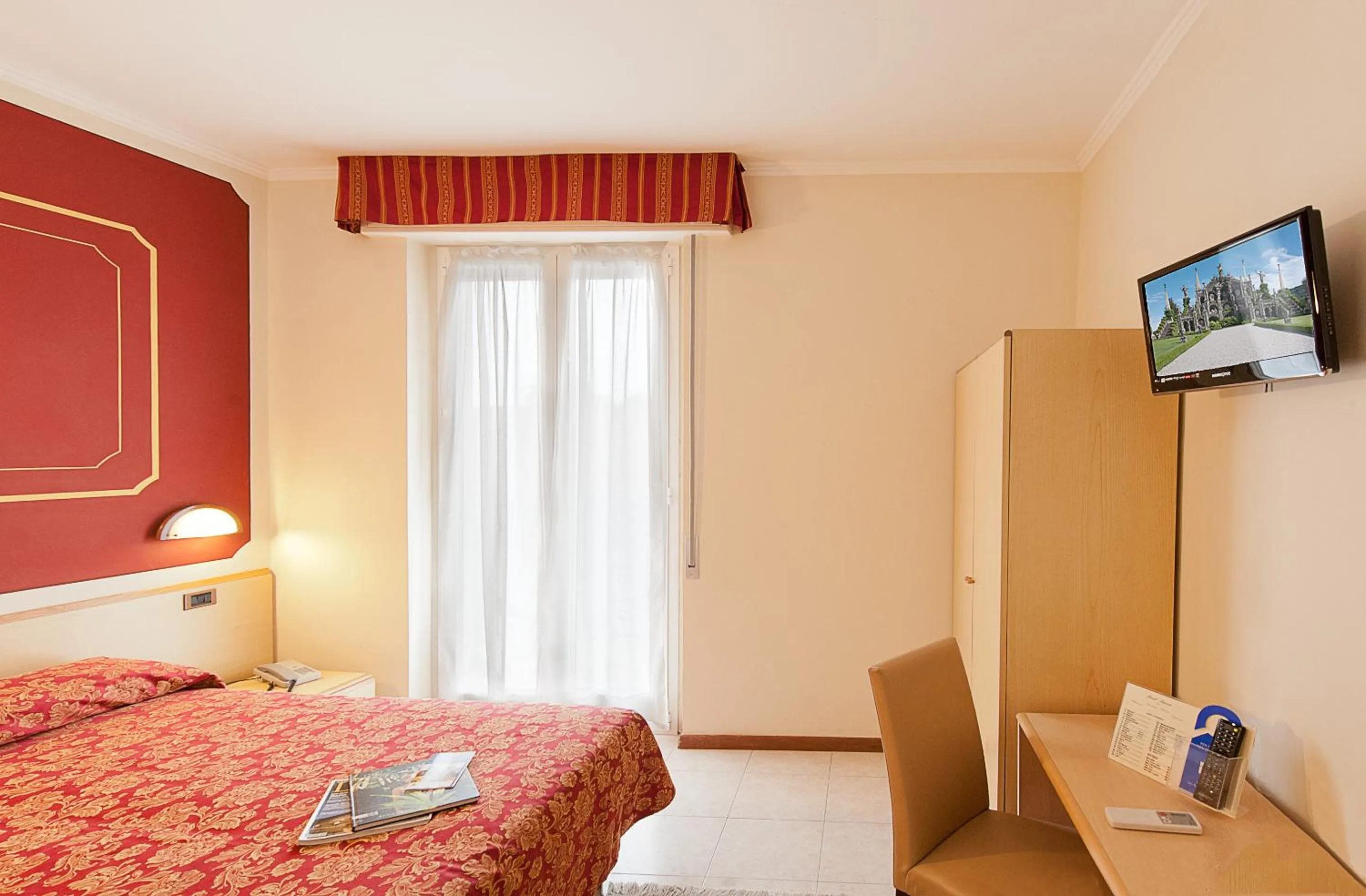 Balcony/Terrace, Bed in Hotel Boston