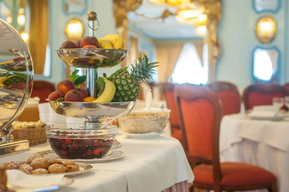 Restaurant/places to eat in Hotel Eliseo Park's