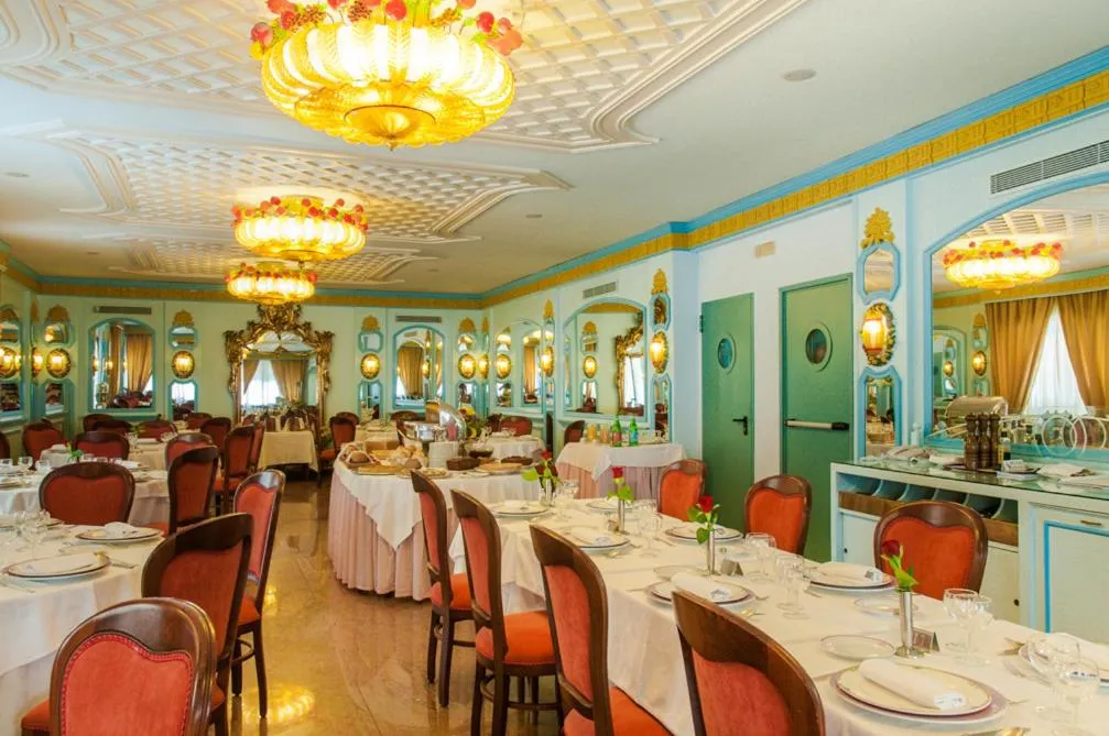 Restaurant/places to eat in Hotel Eliseo Park's