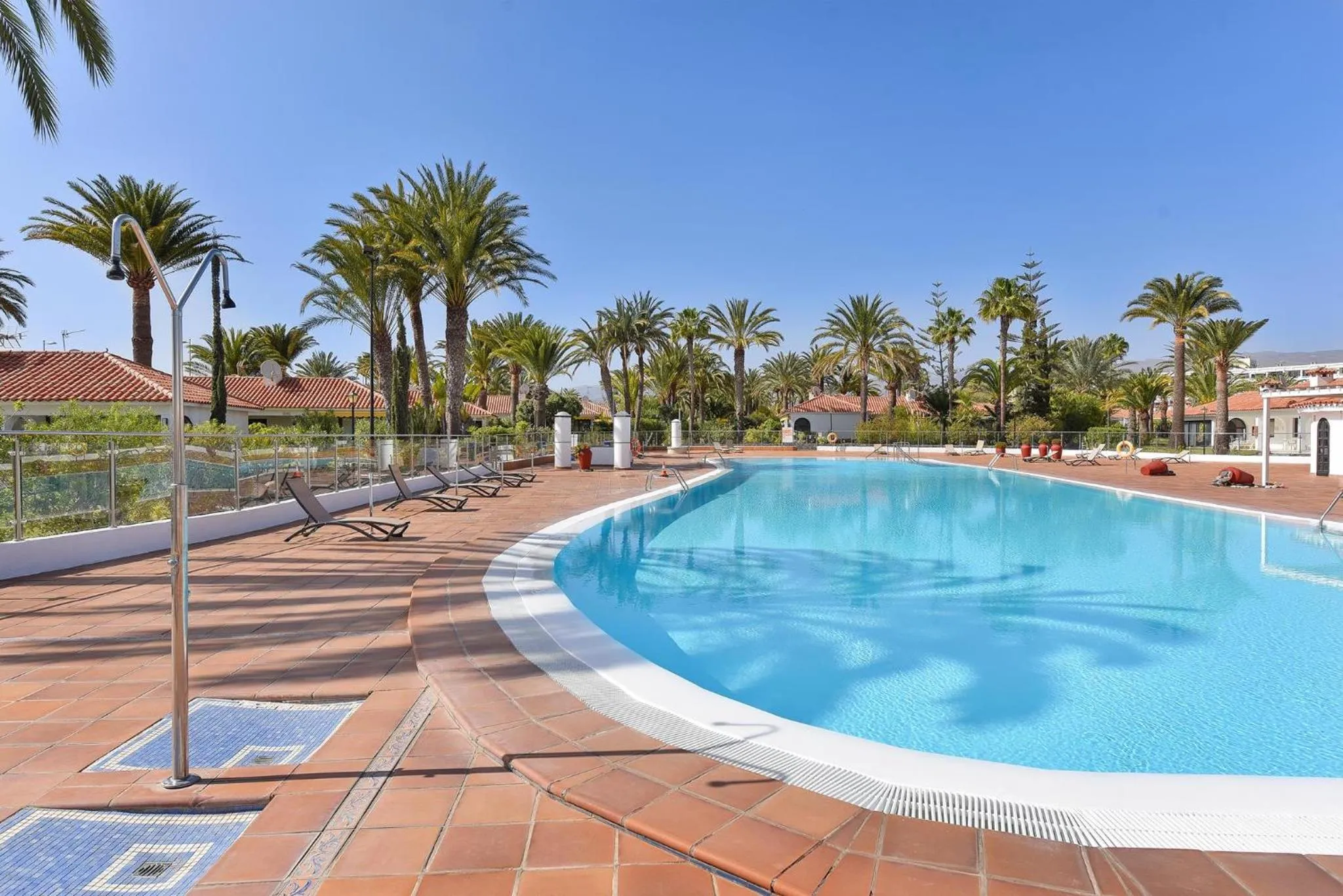 Swimming pool in Bungalow Sun Club EM259A by VillaGranCanaria