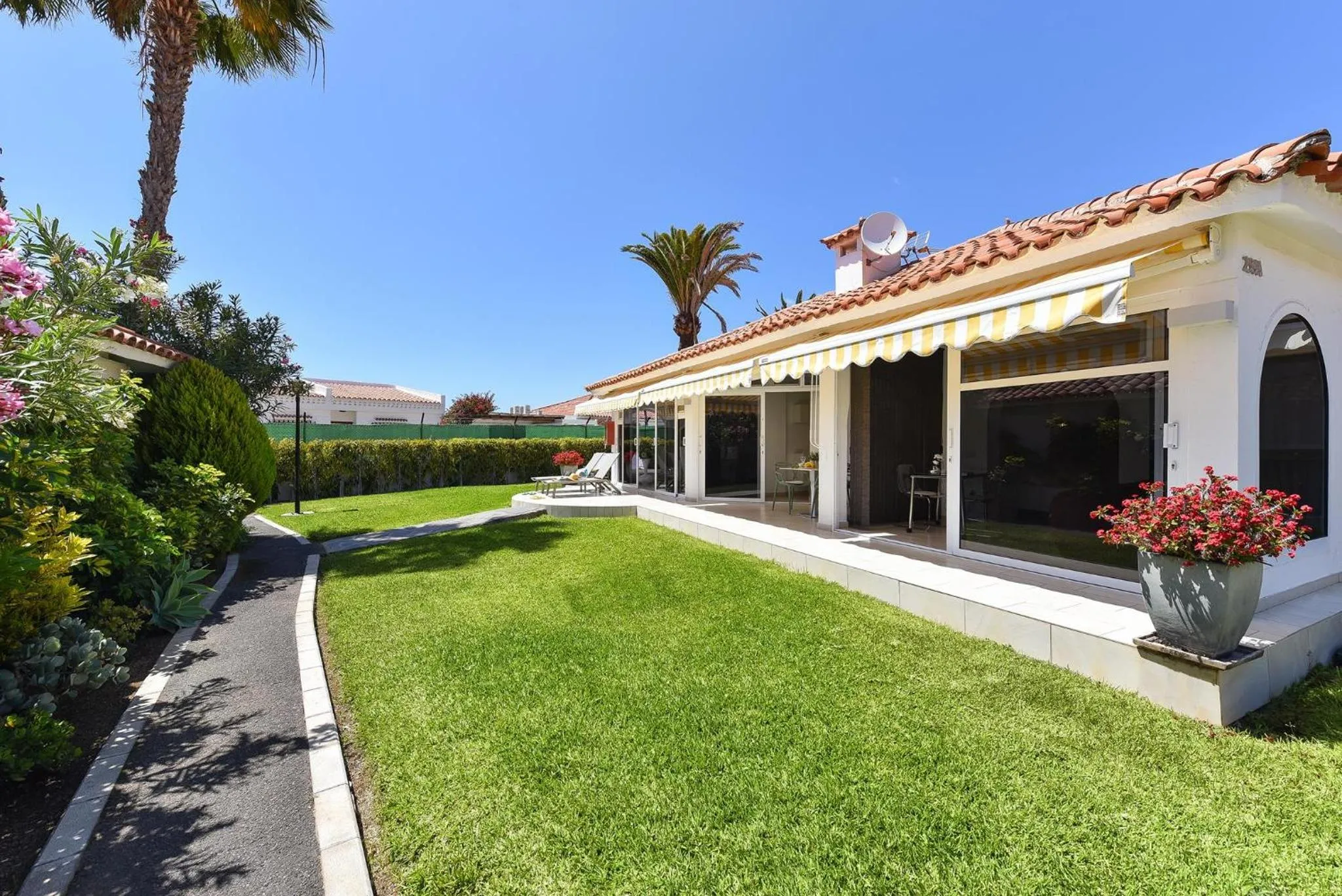 Facade/entrance in Bungalow Sun Club EM259A by VillaGranCanaria
