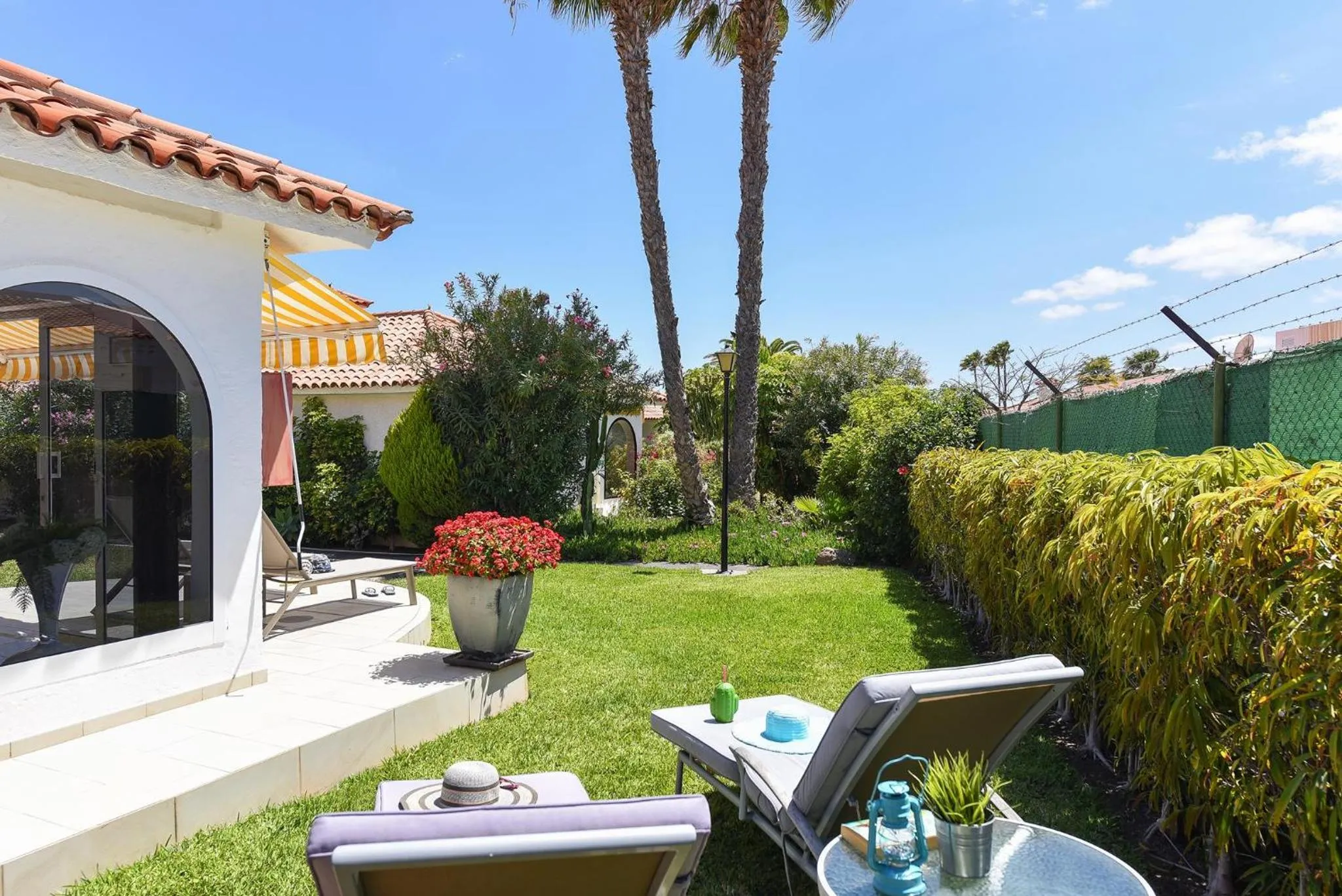 Garden in Bungalow Sun Club EM259A by VillaGranCanaria